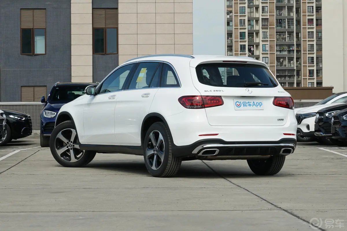 奔驰GLC改款三 GLC 260 L 4MATIC 动感型侧后45度车头向左水平