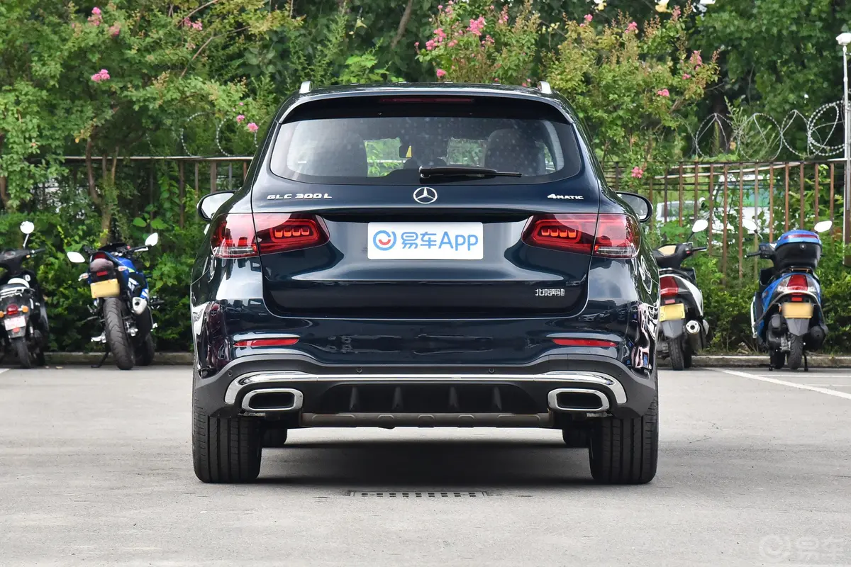 奔驰GLC改款 GLC 300 L 4MATIC 动感型臻藏版正后水平