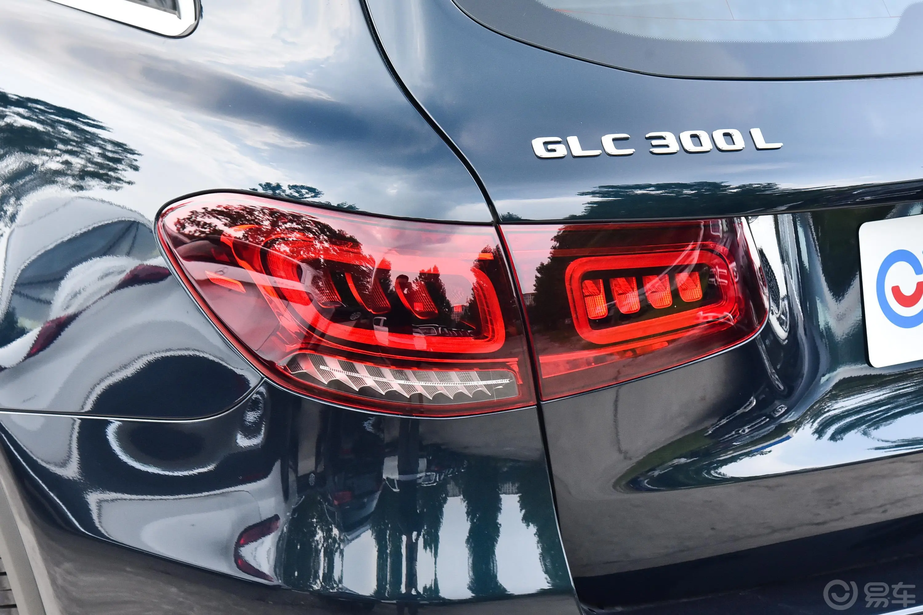 奔驰GLC改款 GLC 300 L 4MATIC 动感型臻藏版尾灯侧45度俯拍