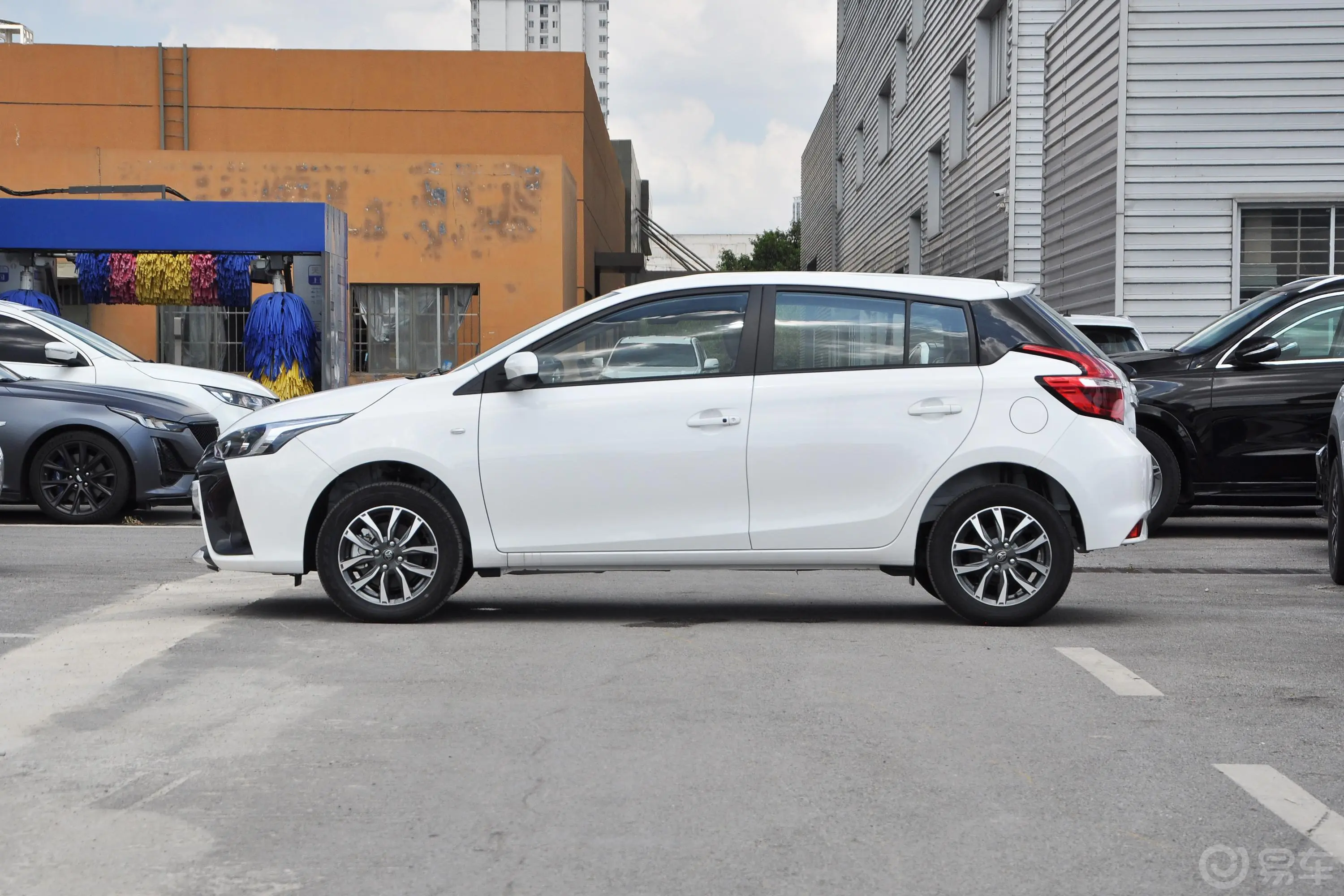 YARiS L 致炫1.5L CVT 豪华PLUS版正侧车头向左水平