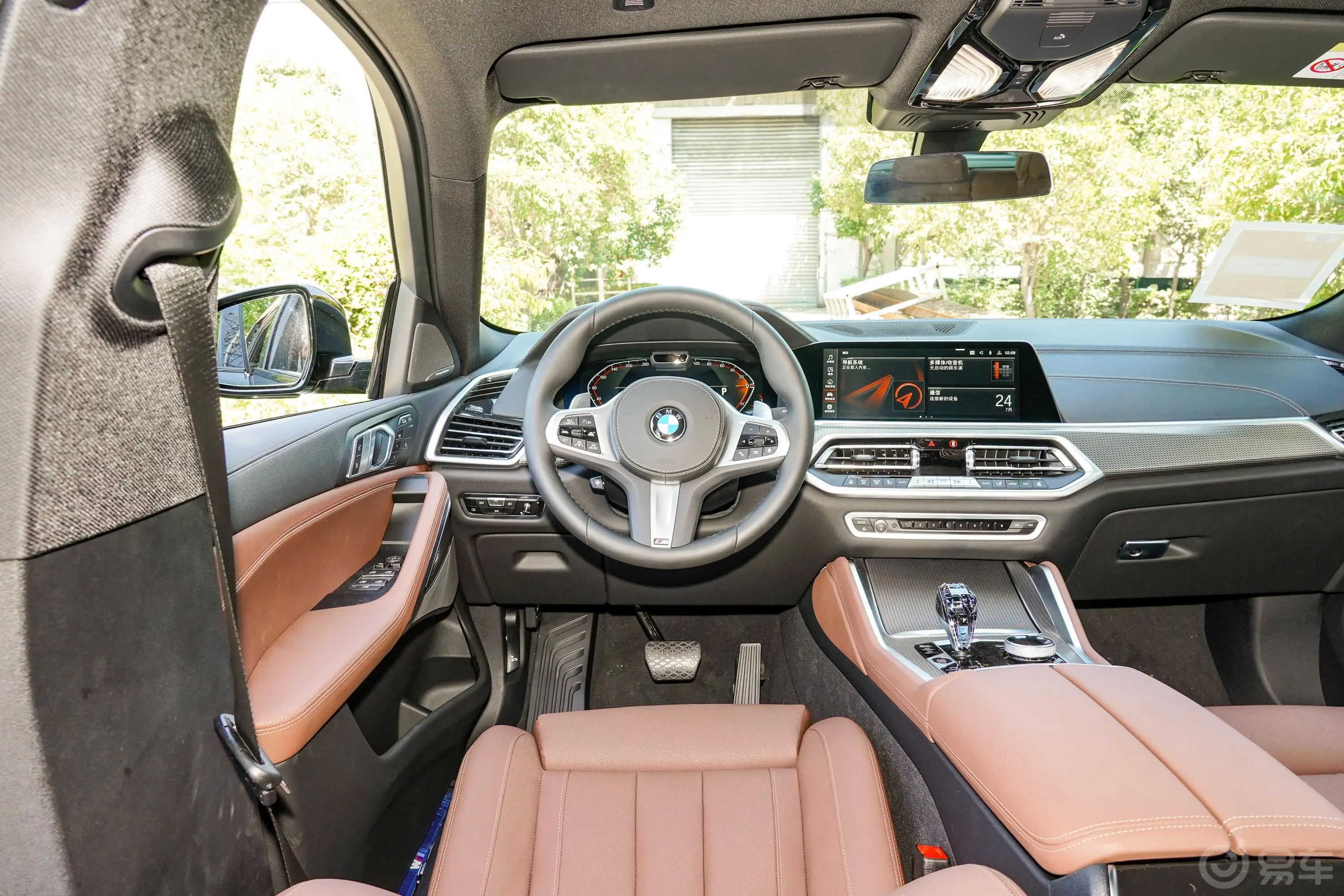 宝马X6改款二 xDrive40i 尊享型 M运动套装驾驶位区域