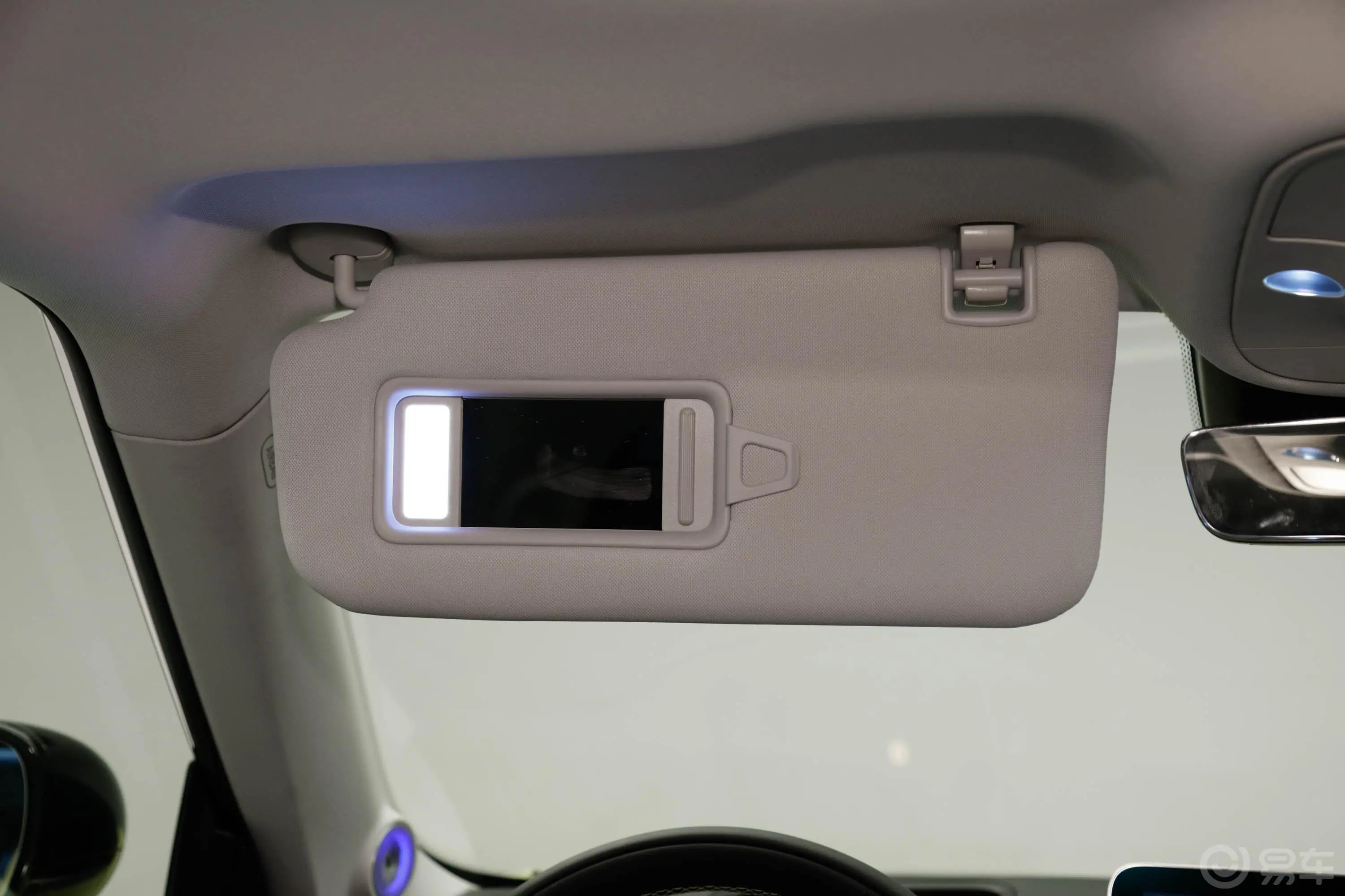 smart精灵#1560km 后驱Premium版驾驶位遮阳板