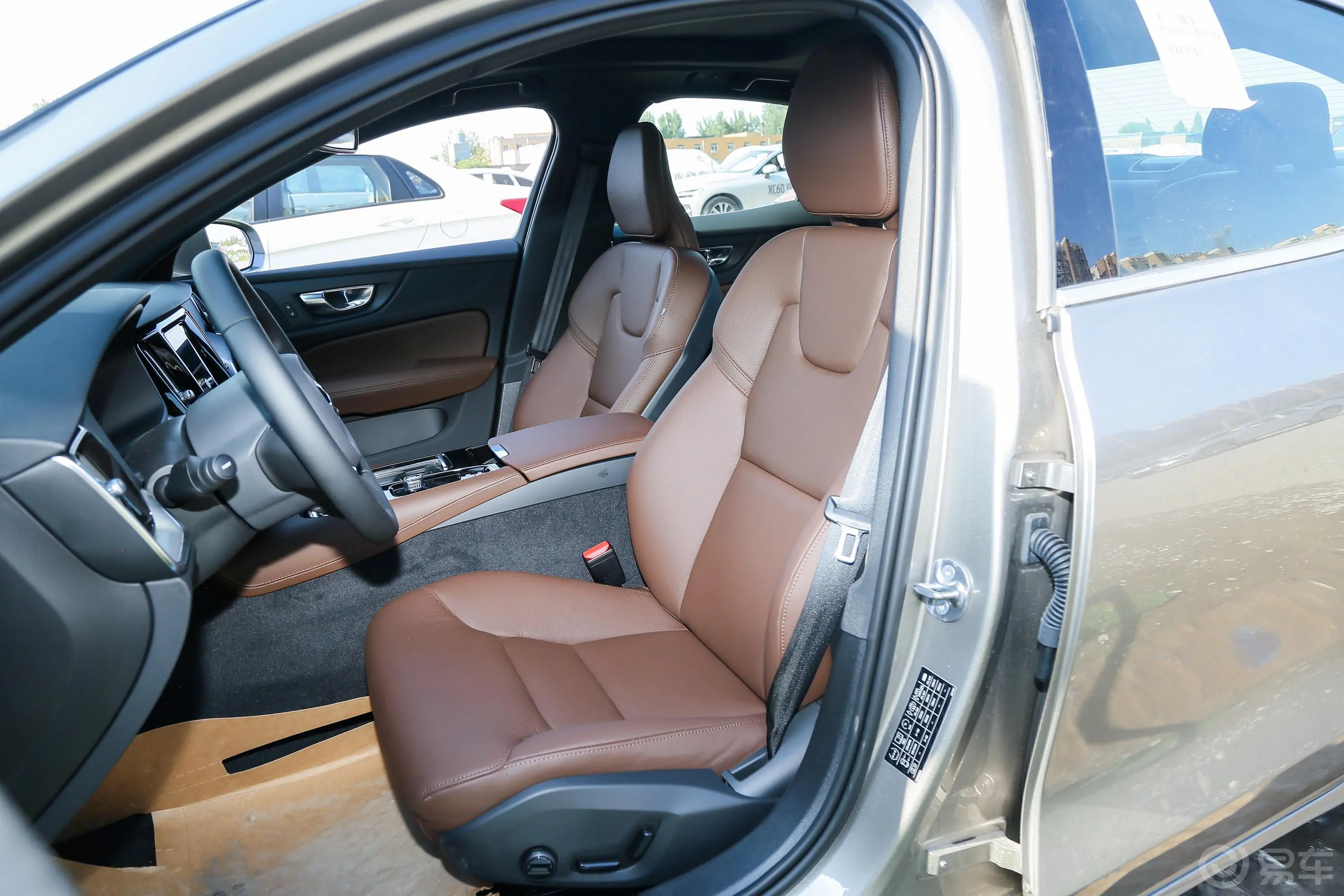 沃尔沃S60 RECHARGE改款 T8 四驱智逸豪华版驾驶员座椅