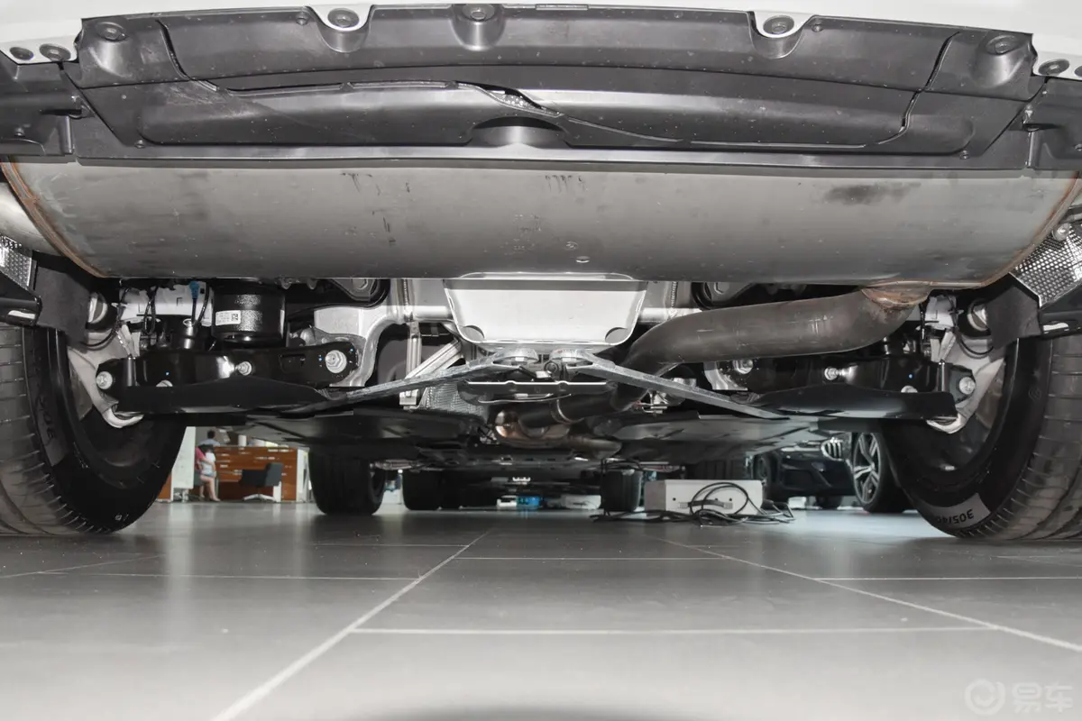 宝马X6改款 xDrive30i M运动套装后悬挂整体