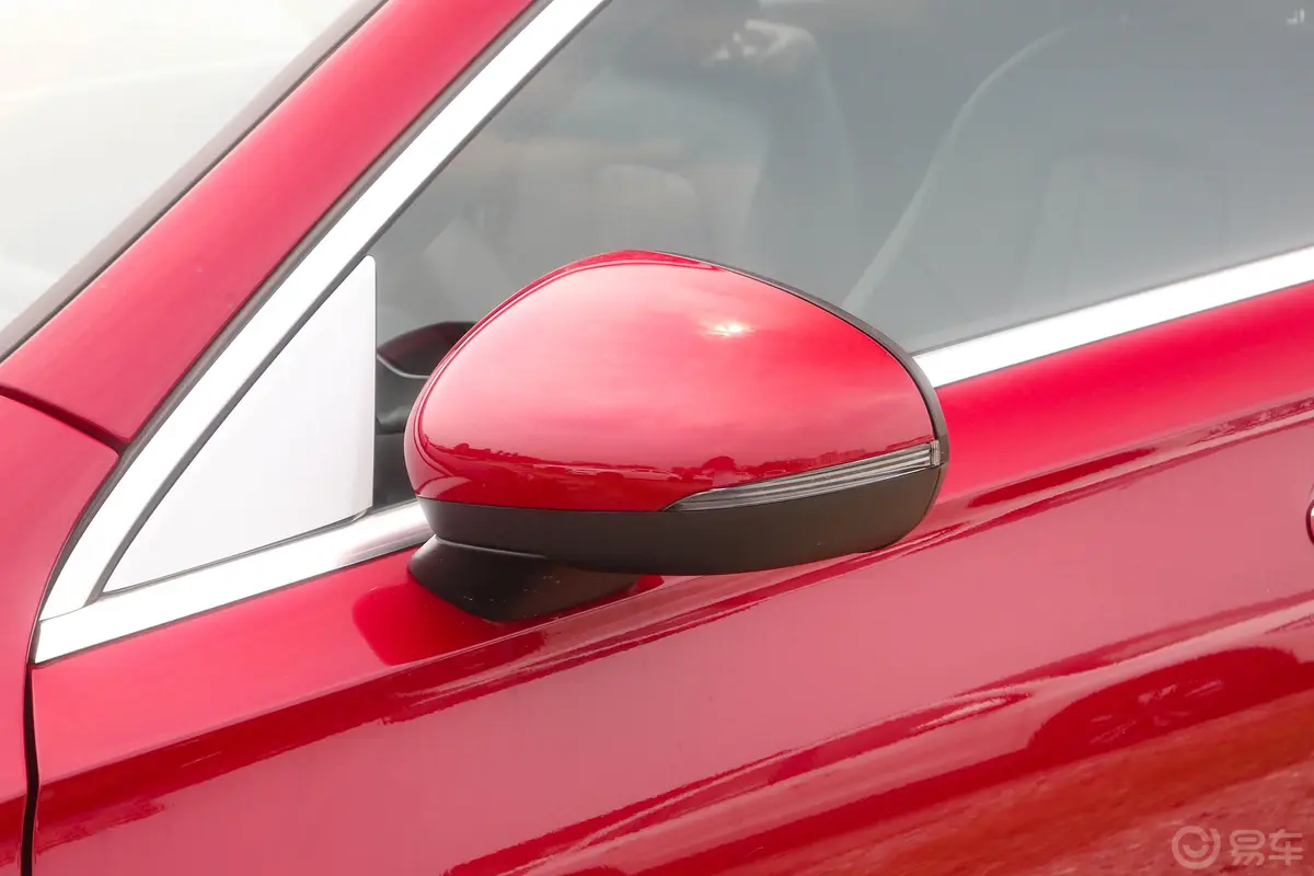 奔驰A级改款 A 200 L 运动轿车动感型主驾驶后视镜背面