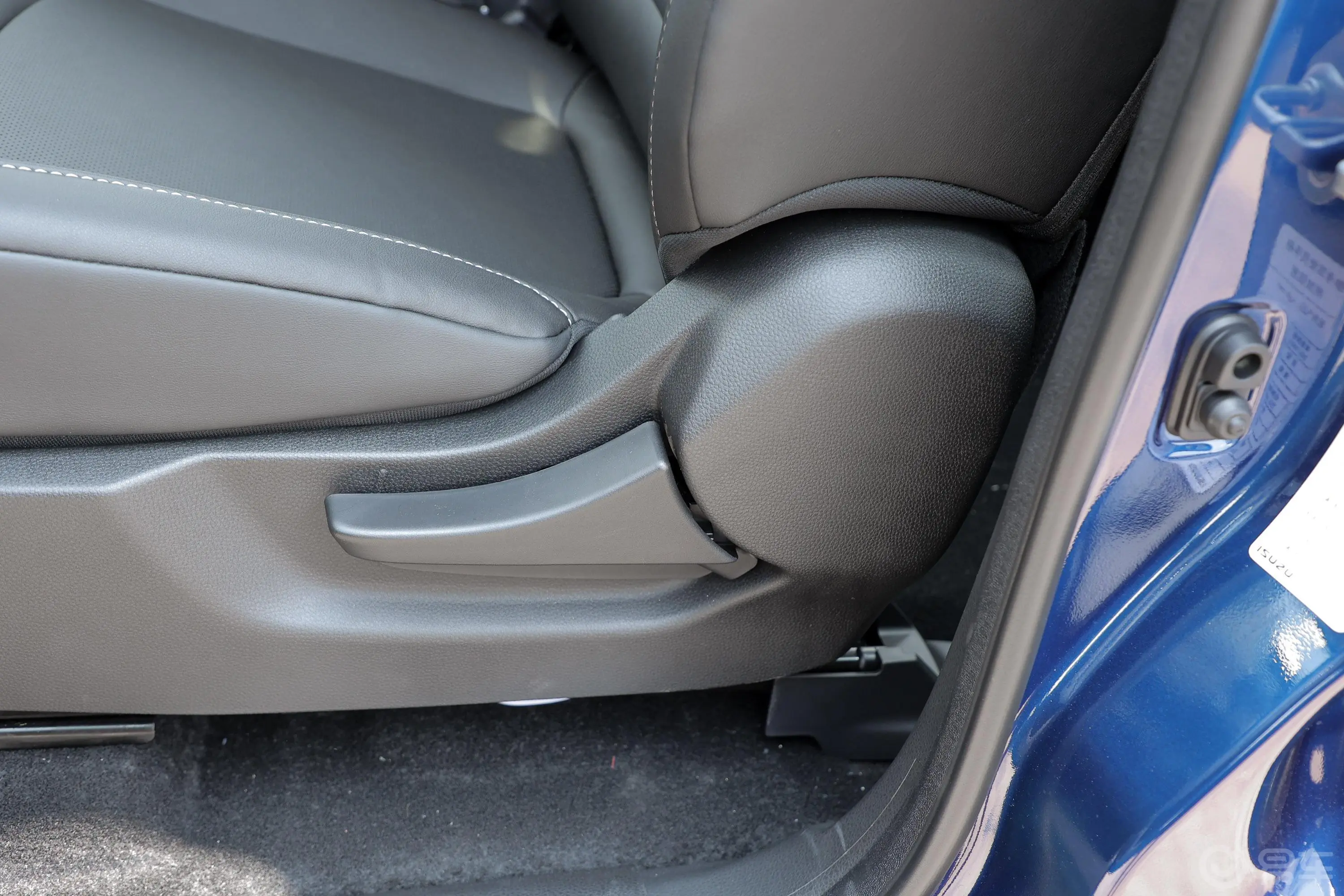 铃拓2.0T 自动 两驱 领耀版 汽油主驾座椅调节