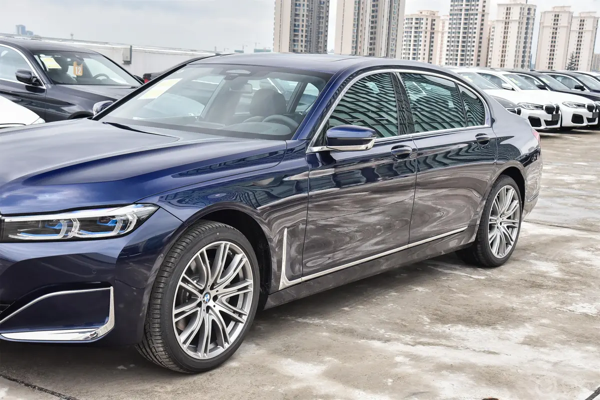 宝马7系740Li xDrive 行政型 豪华套装外观