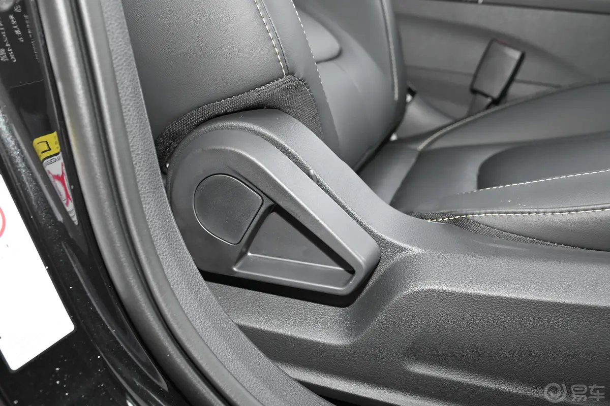 奔腾B70第三代 2.0T 自动智享型副驾座椅调节