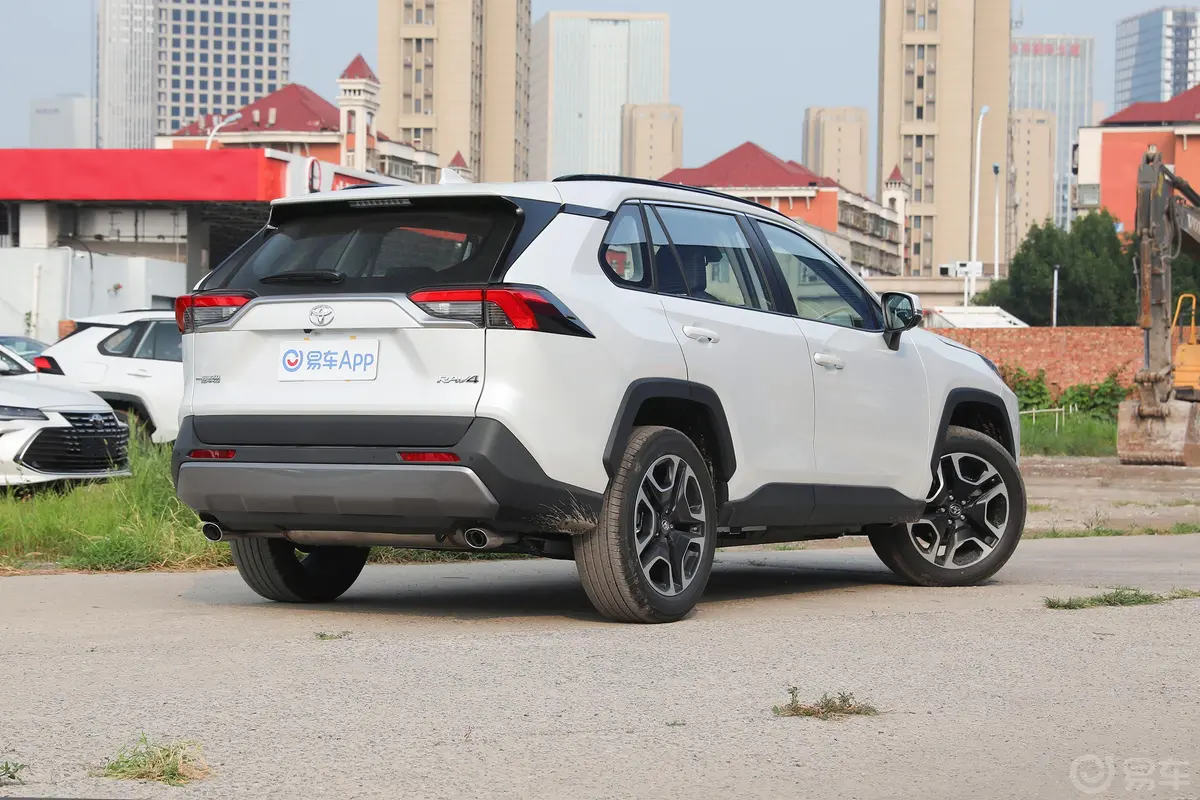 RAV4荣放2.0L CVT两驱尊贵版侧后45度车头向右水平