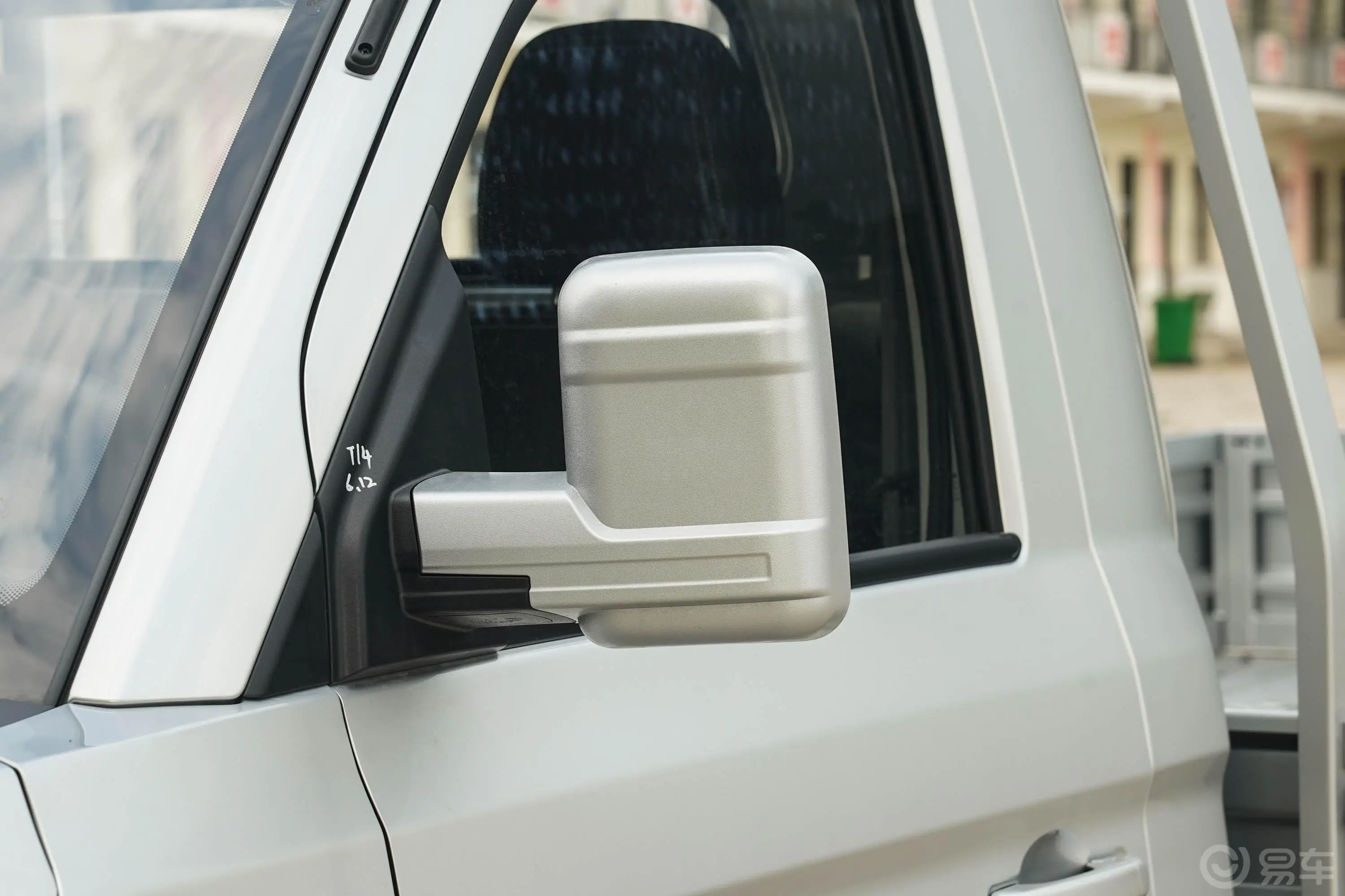 神骐PLUS1.8L 手动 单排 舒适空调版主驾驶后视镜背面