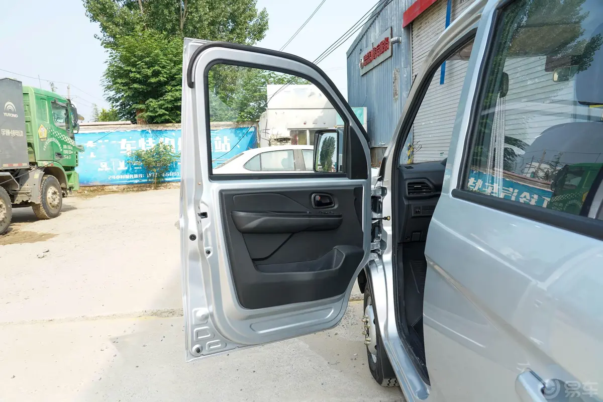 神骐PLUS1.8L 手动 双排 舒适空调版驾驶员侧前车门
