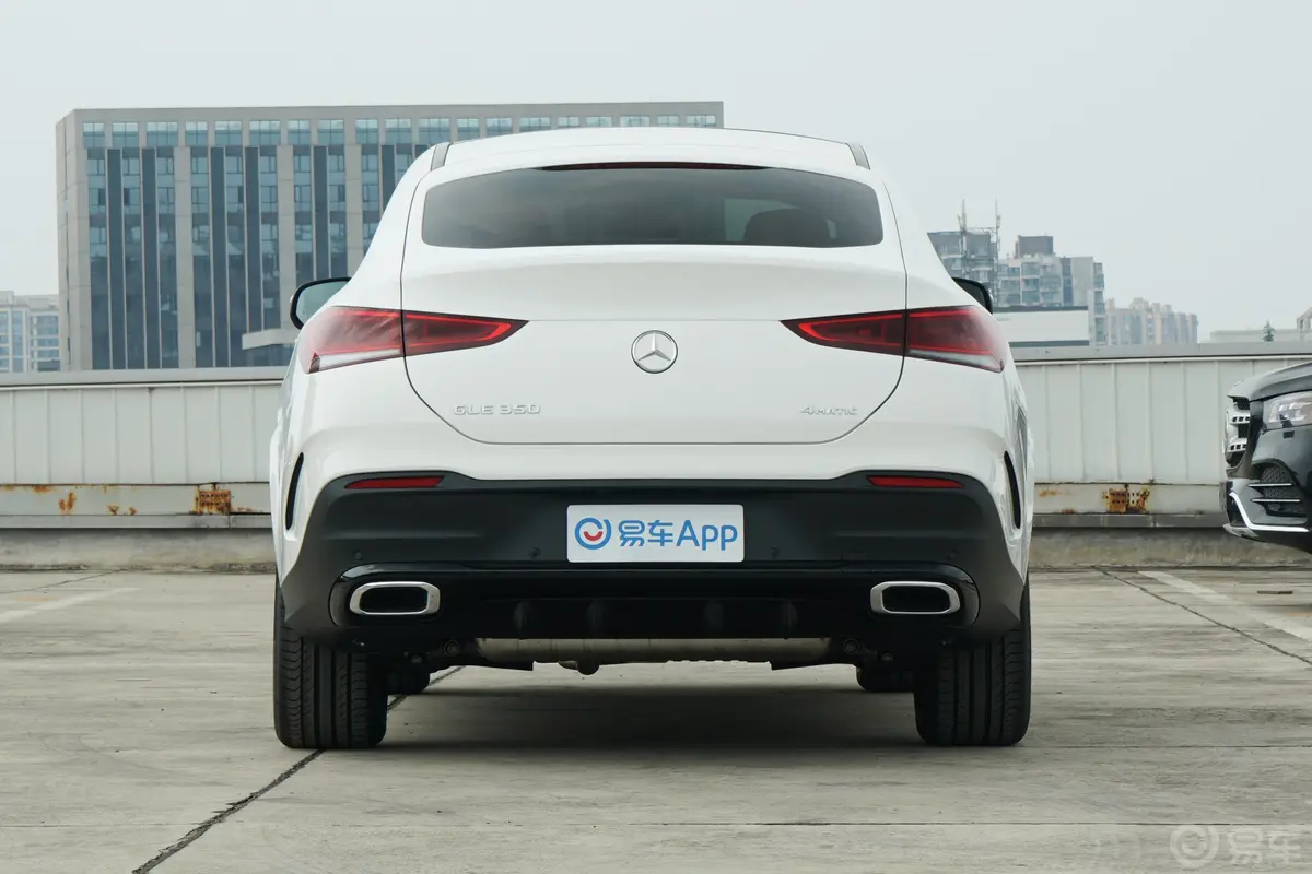 奔驰GLE轿跑改款 GLE 350 4MATIC 轿跑SUV 豪华型正后水平