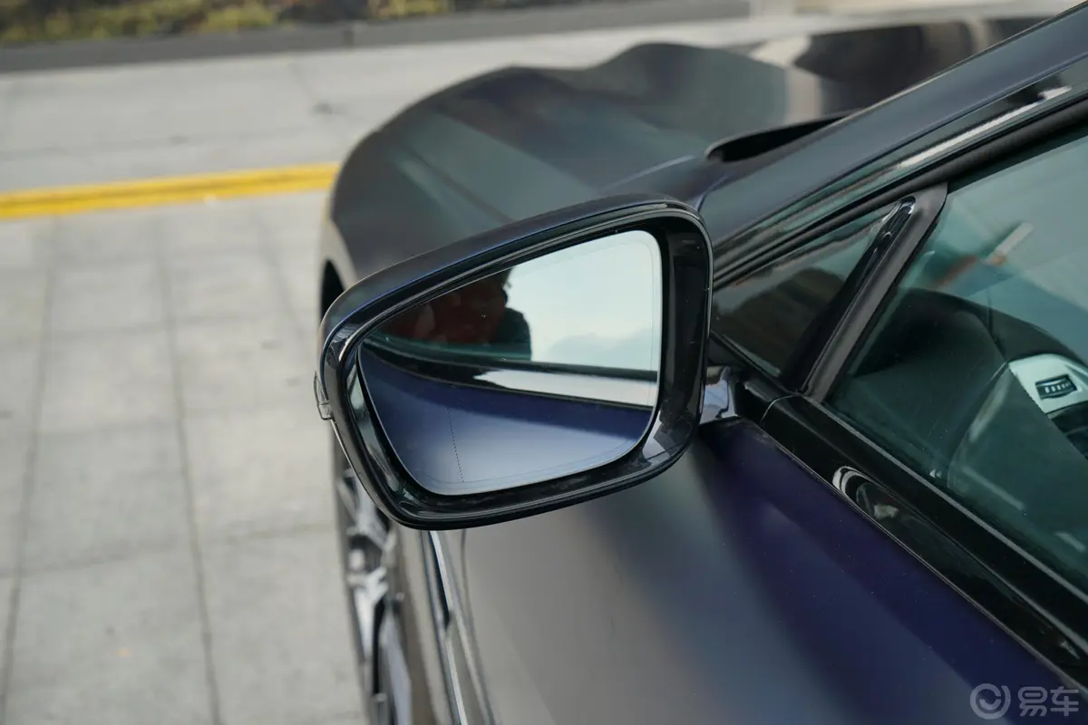 宝马8系四门轿跑车 840i M运动套装后视镜镜面