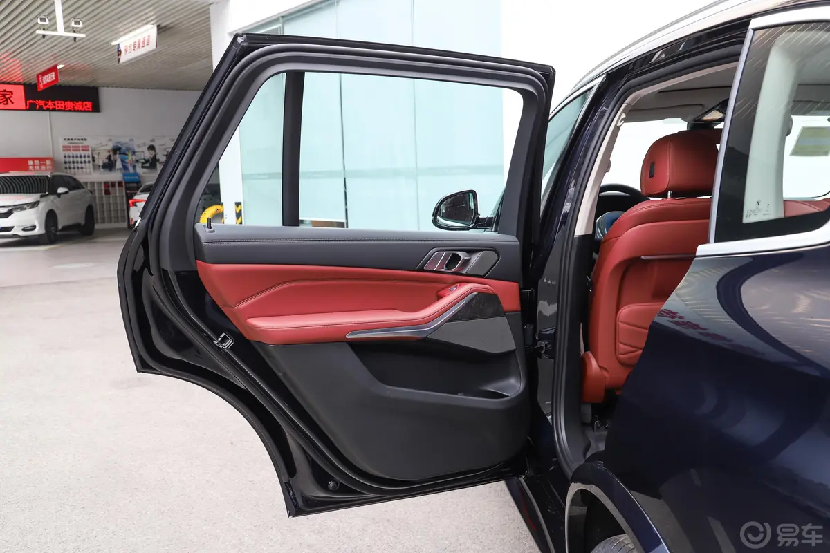 宝马X5改款 xDrive30Li M运动套装驾驶员侧后车门