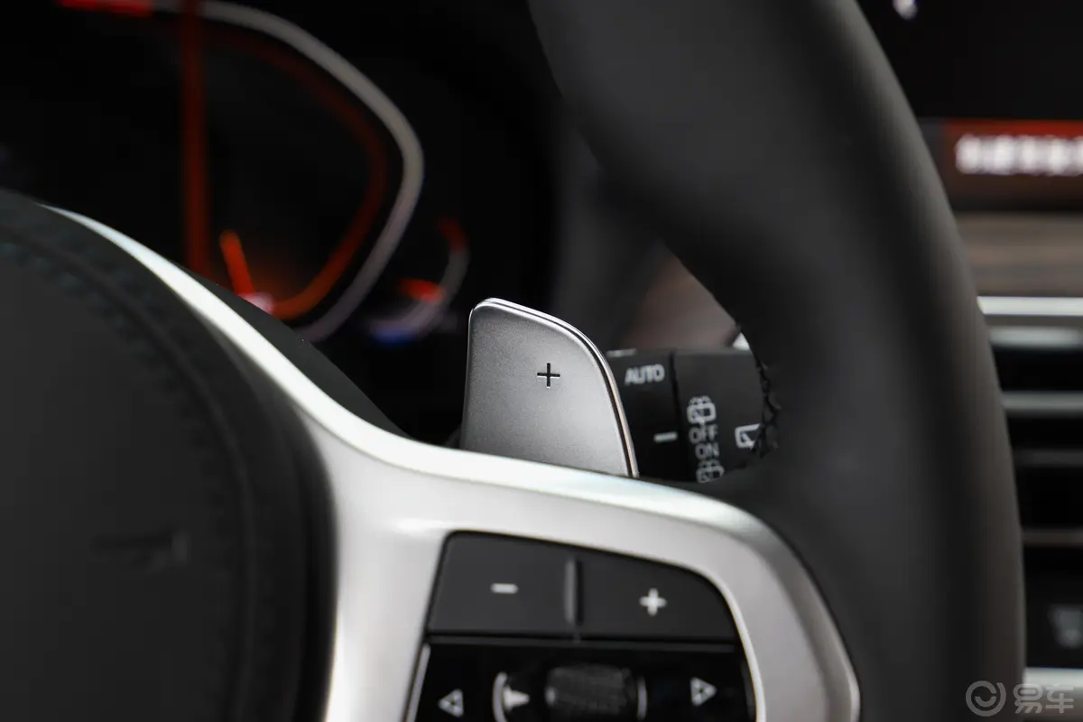 宝马X3改款二 xDrive30i 领先型 M曜夜套装换挡拨片