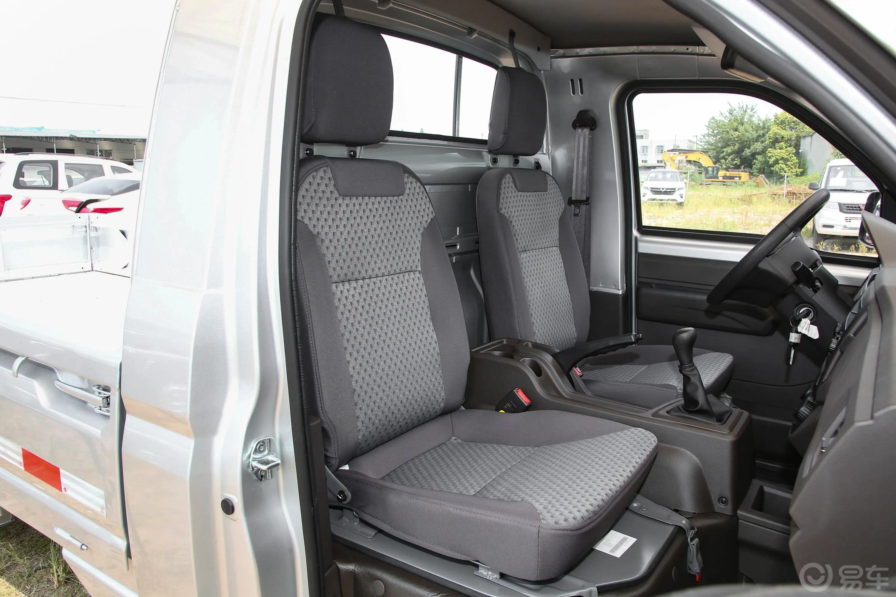 五菱荣光新卡1.5L 加长单排基本型 2座副驾驶座椅