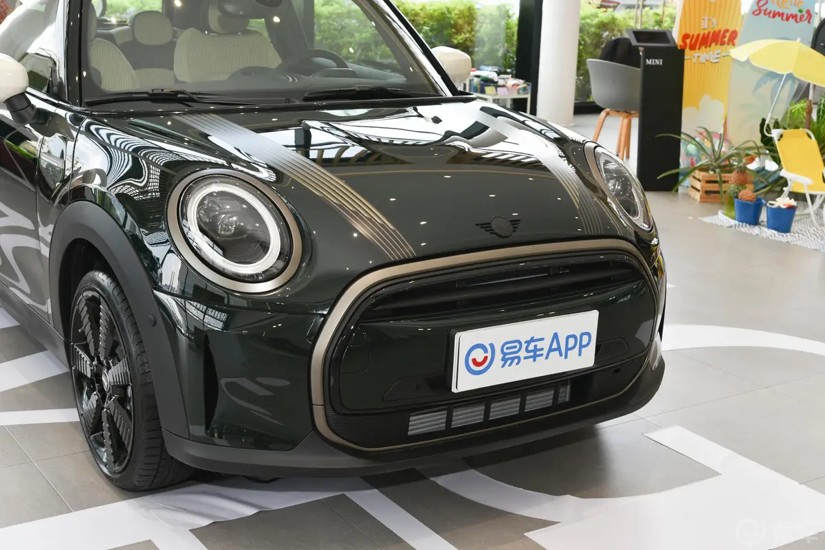 MINI1.5T COOPER 执迷特别版前格栅侧俯拍