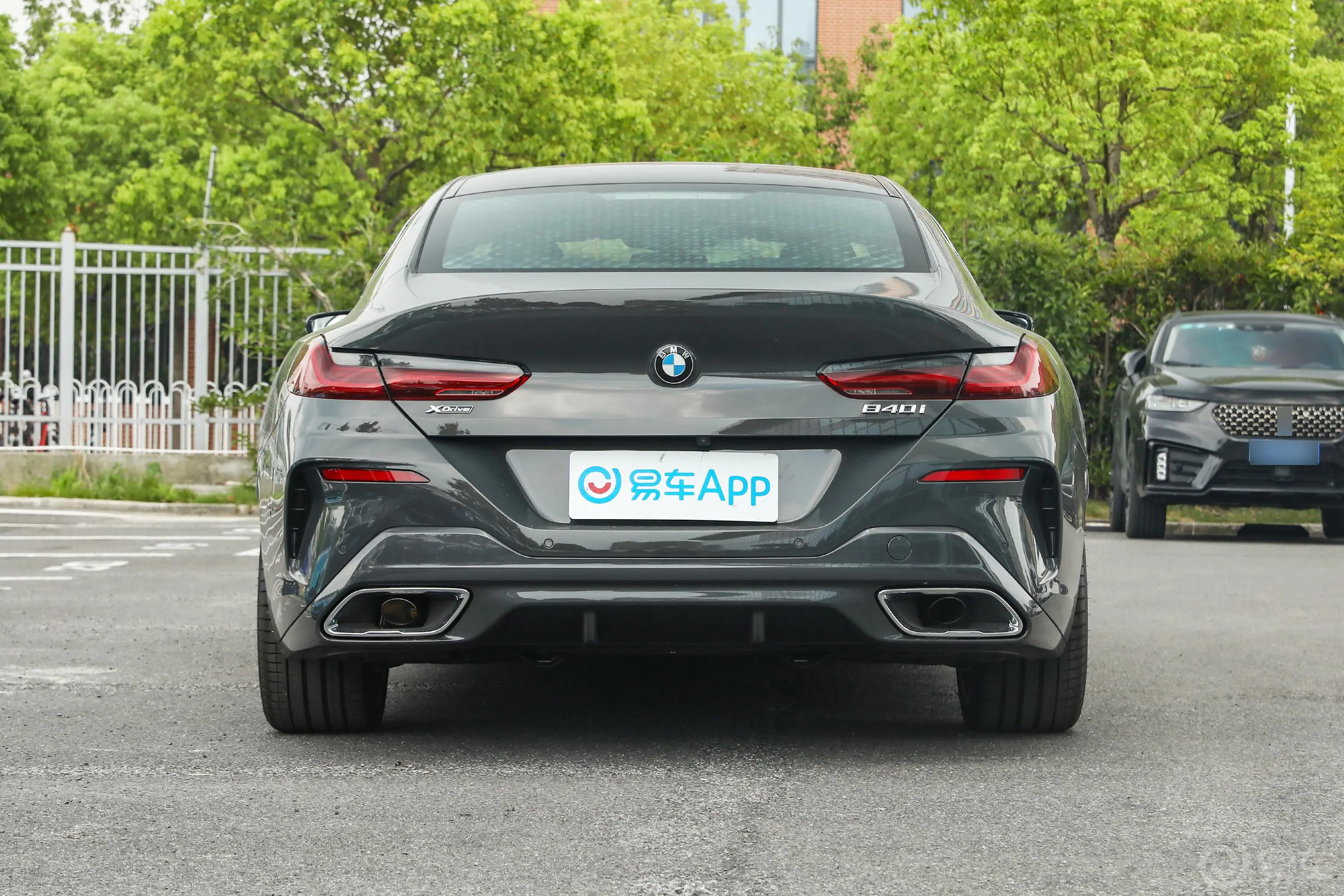 宝马8系四门轿跑车 840i xDrive M运动套装正后水平