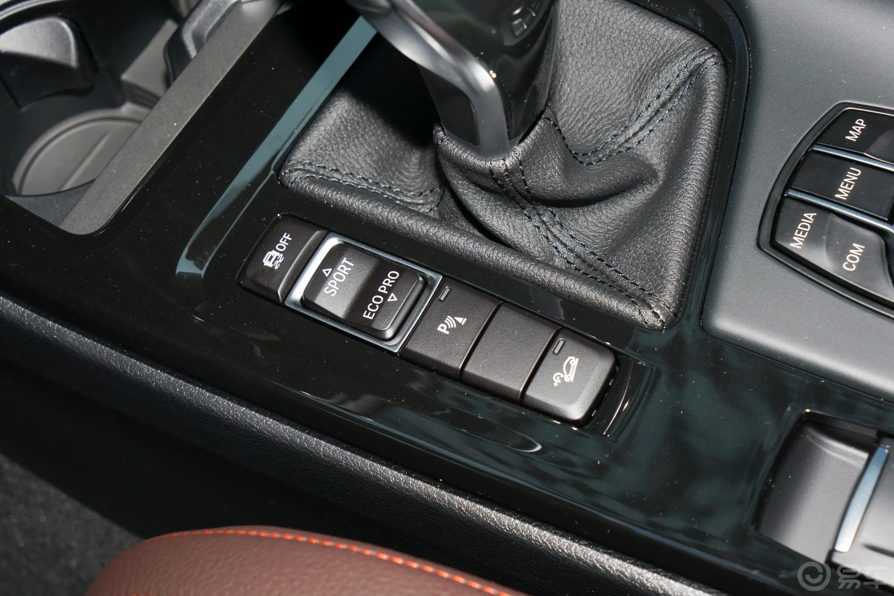 宝马X2xDrive25i 曜夜版中控
