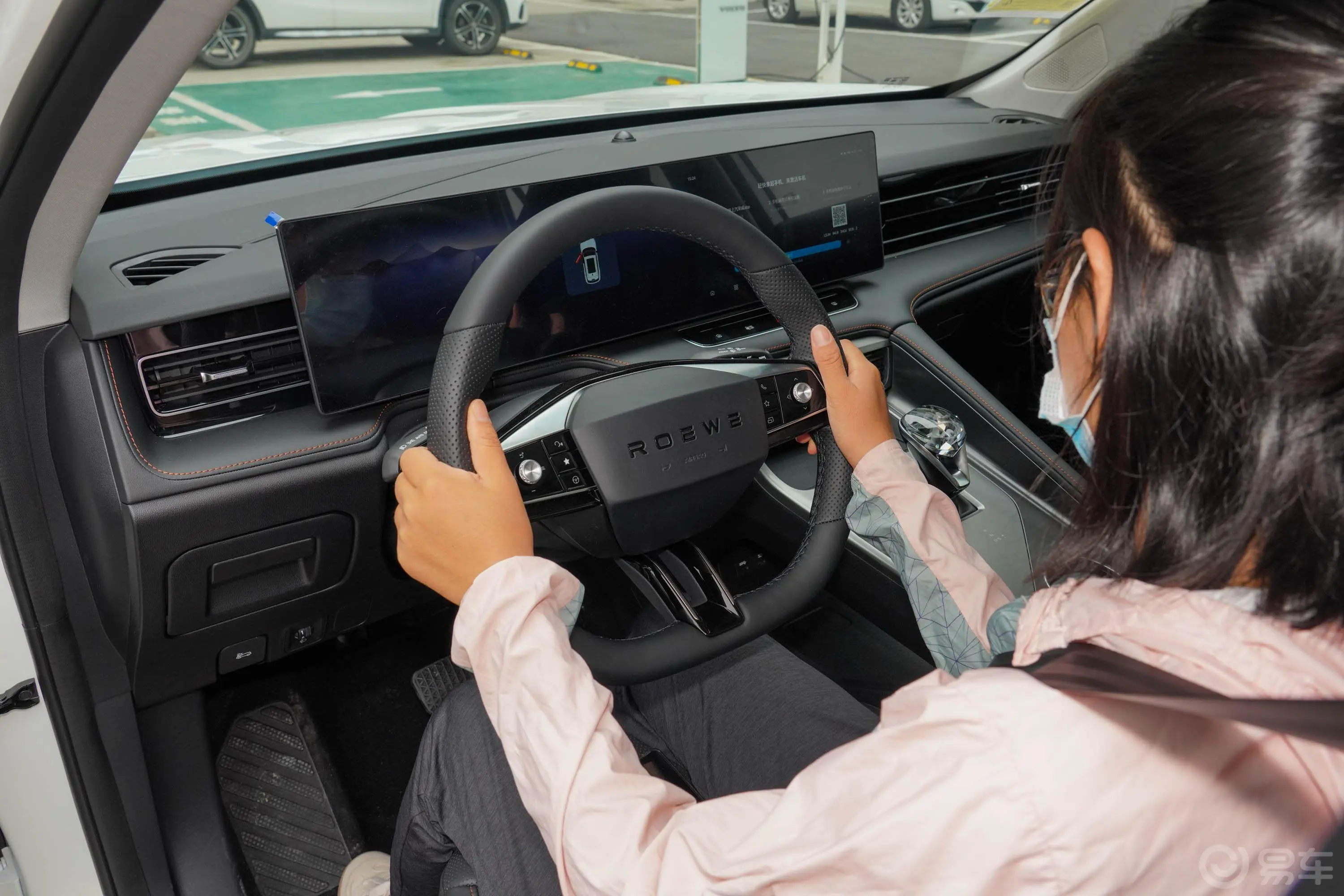 荣威RX51.5T 豪华滑屏版主驾驶位