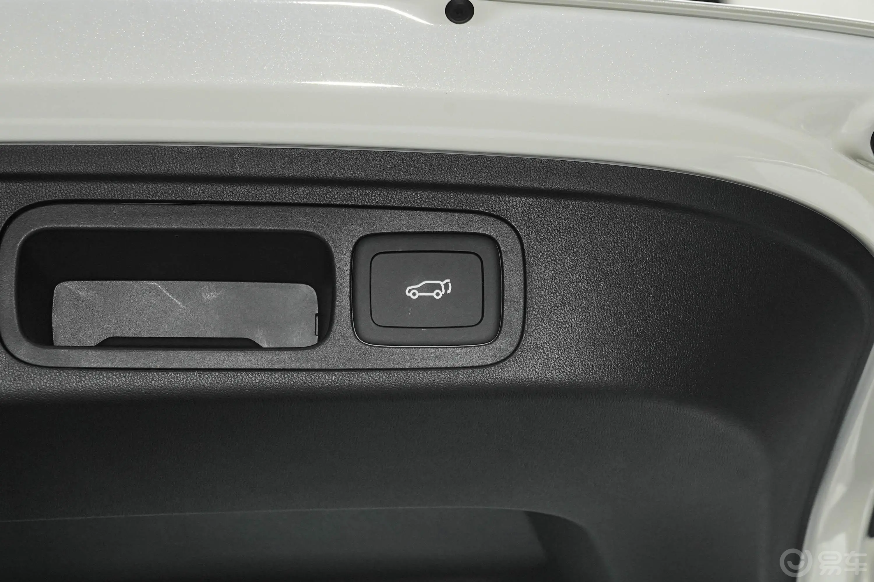 荣威RX51.5T 豪华滑屏版后备厢