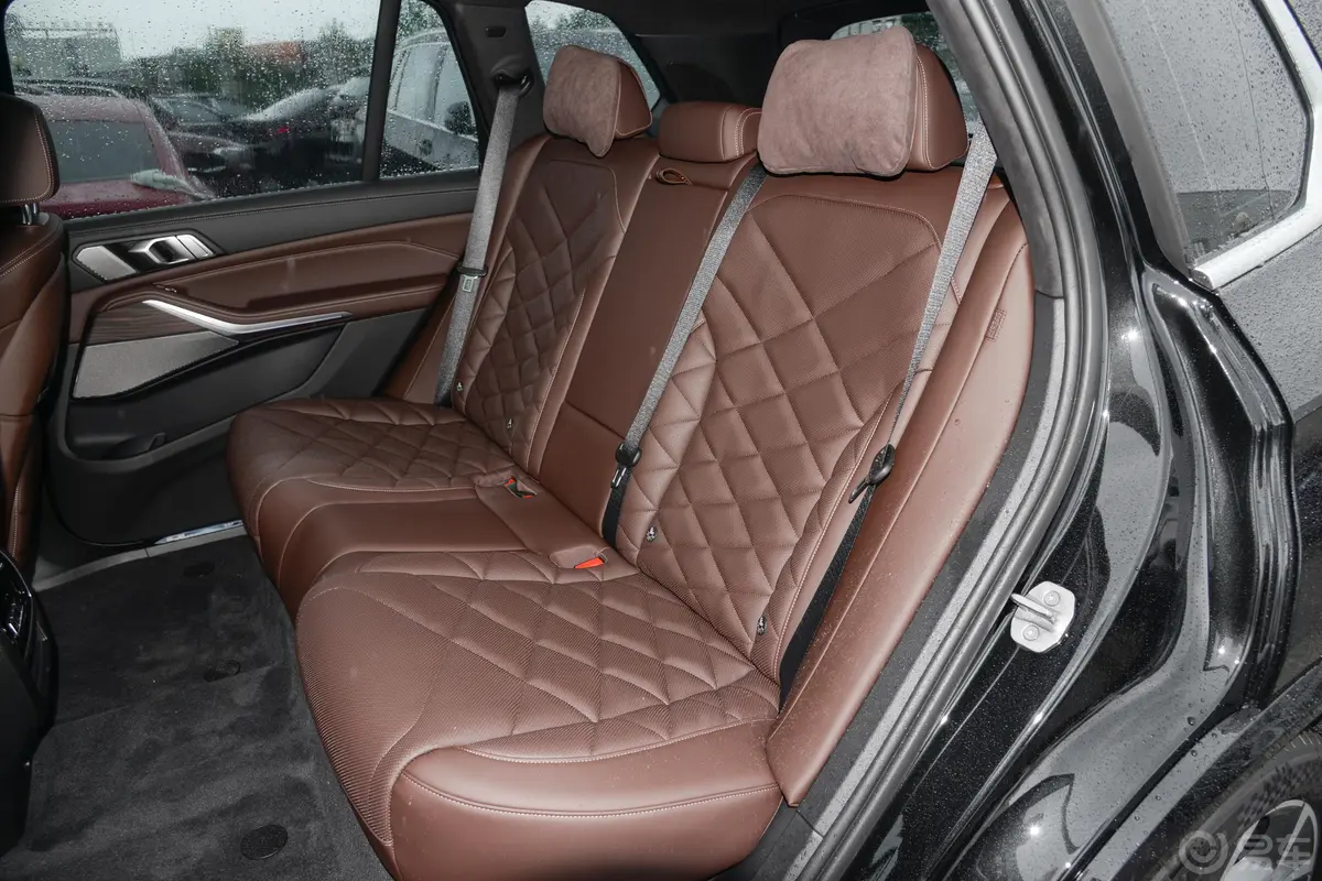 宝马X5改款 xDrive40Li 尊享型M运动套装后排座椅
