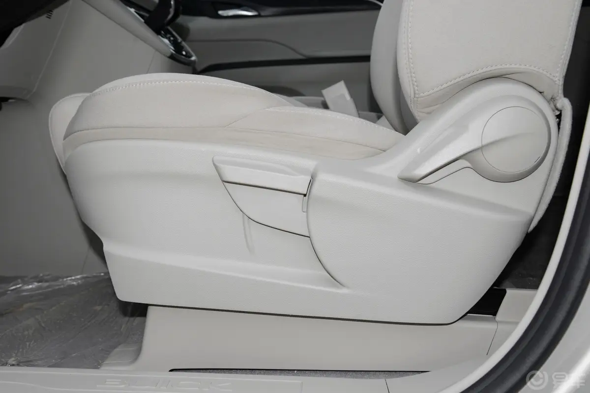 别克GL8改款 ES陆尊 2.0T 舒适型 7座主驾座椅调节