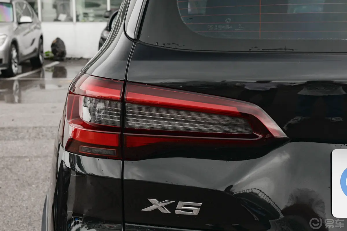 宝马X5改款 xDrive40Li 尊享型M运动套装外观灯组
