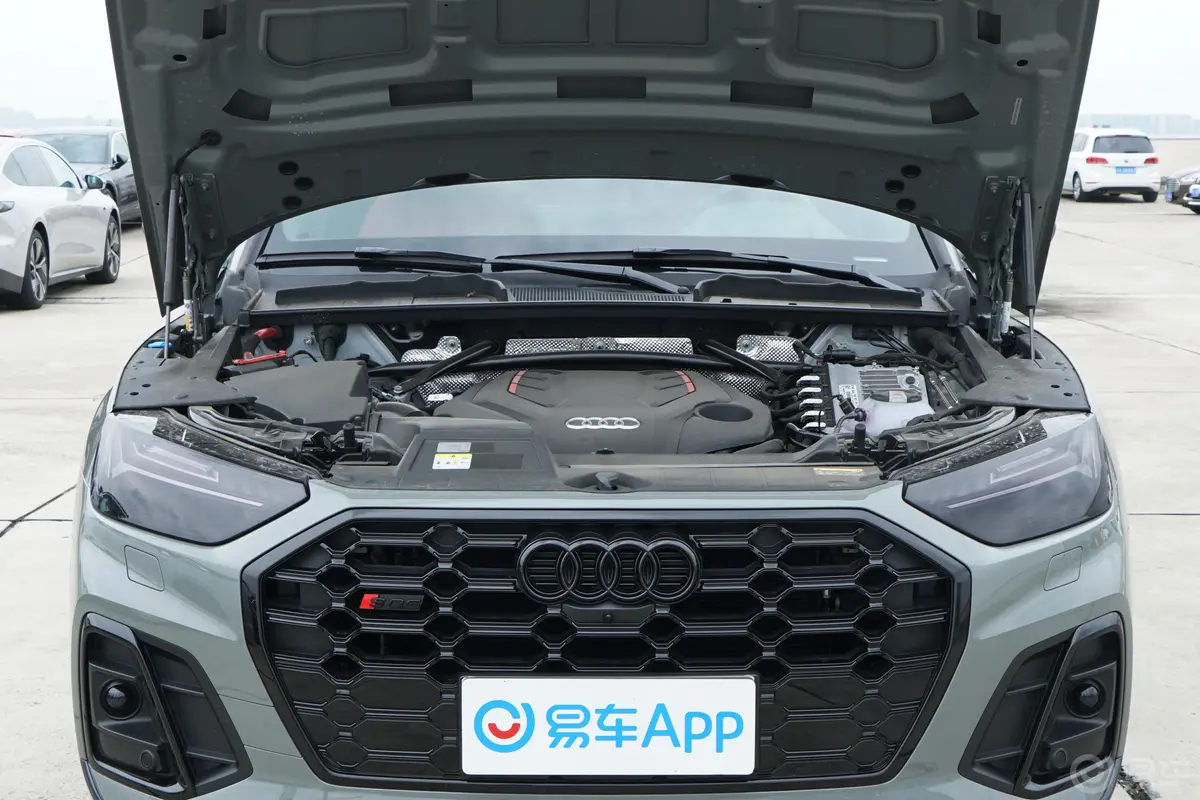 奥迪SQ5 Sportback3.0T quattro发动机舱整体