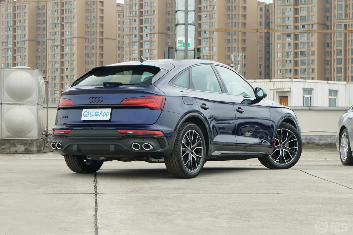 奥迪SQ5 Sportback3.0T quattro侧后45度车头向右水平