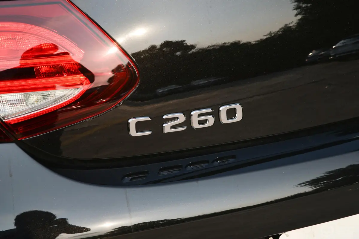 奔驰C级(进口)改款 C 260 轿跑车外观