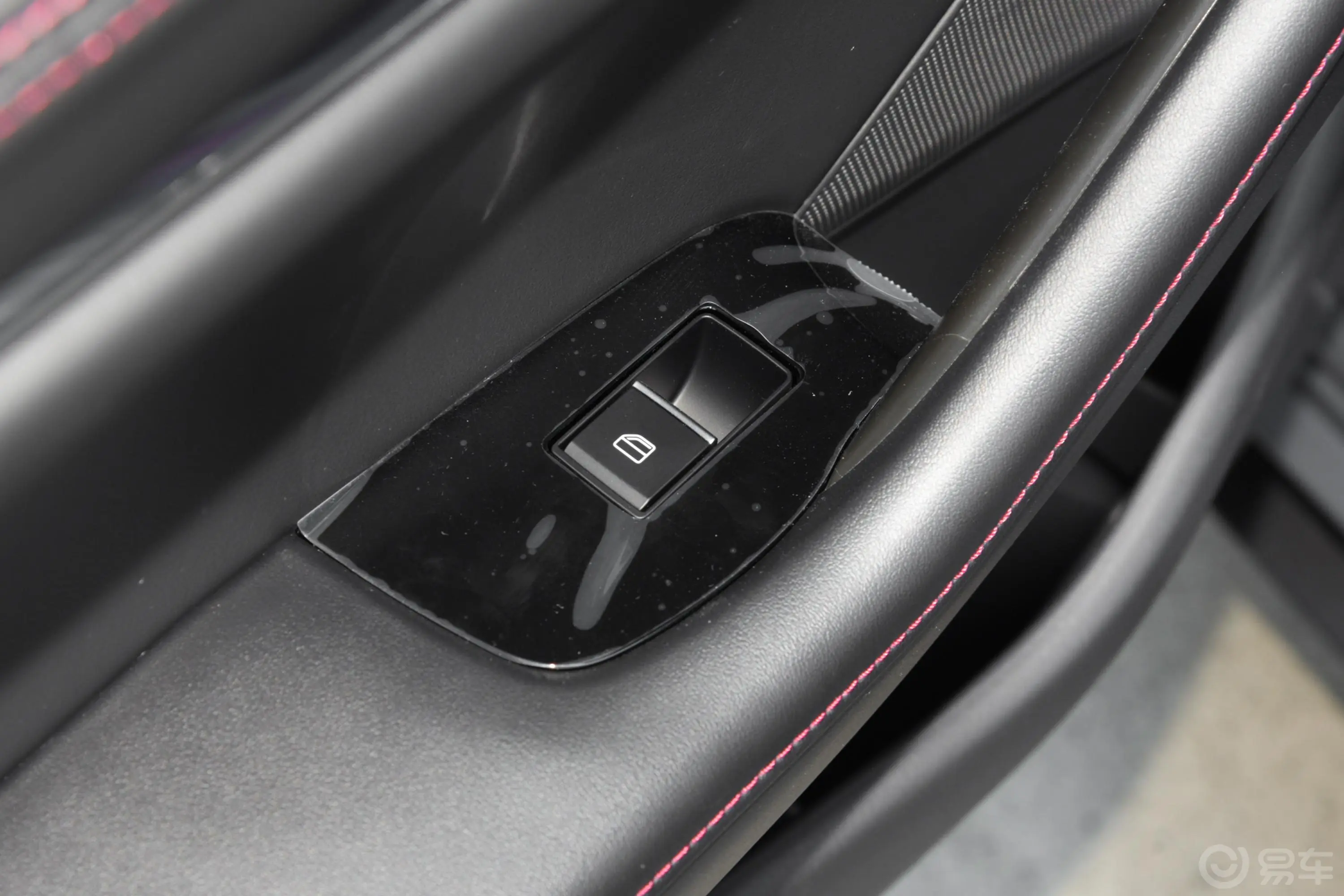 马自达3 昂克赛拉2.0L 自动黑曜质耀版后车窗调节