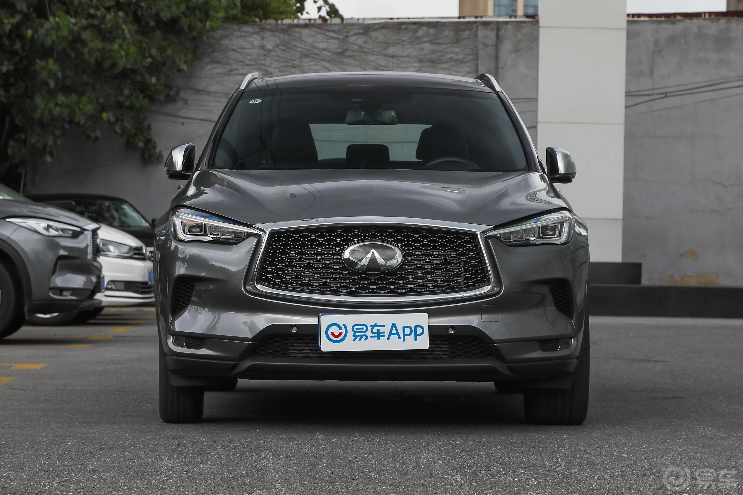 英菲尼迪QX502.0T 四驱旗舰版正前水平