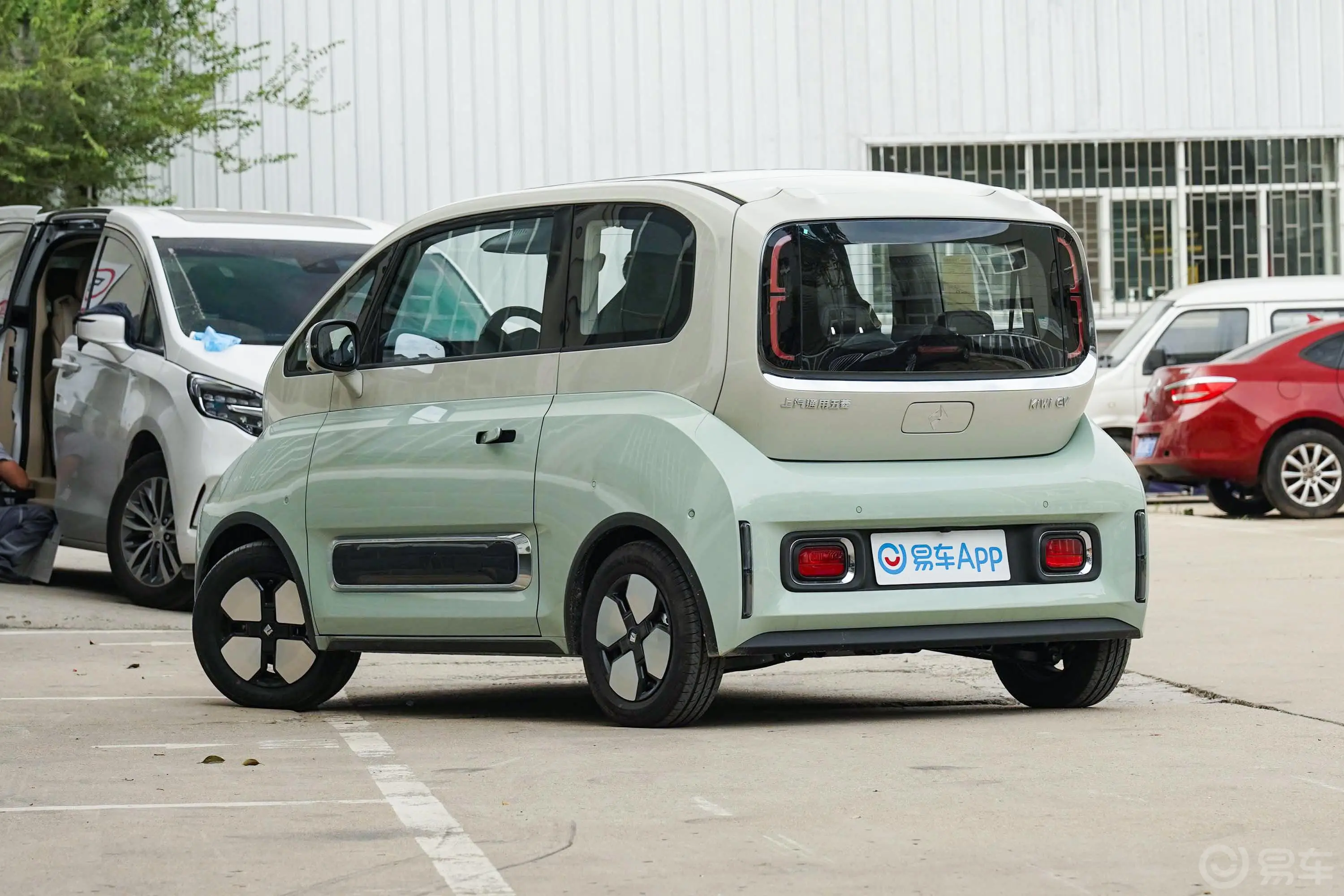 宝骏KiWi EV301km 大疆版 磷酸铁锂侧后45度车头向左水平