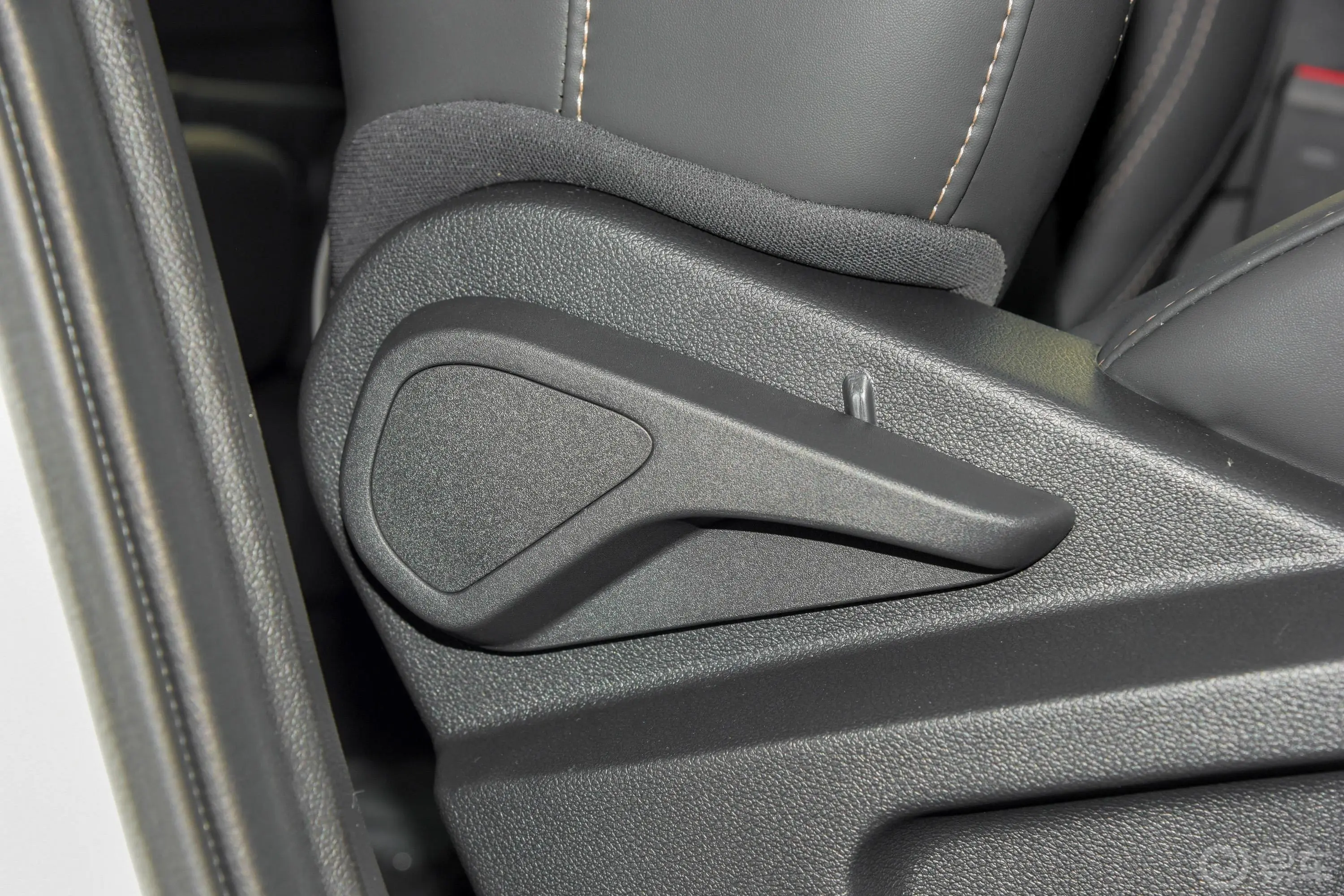 瑞虎81.6T 自动特供版 5座副驾座椅调节