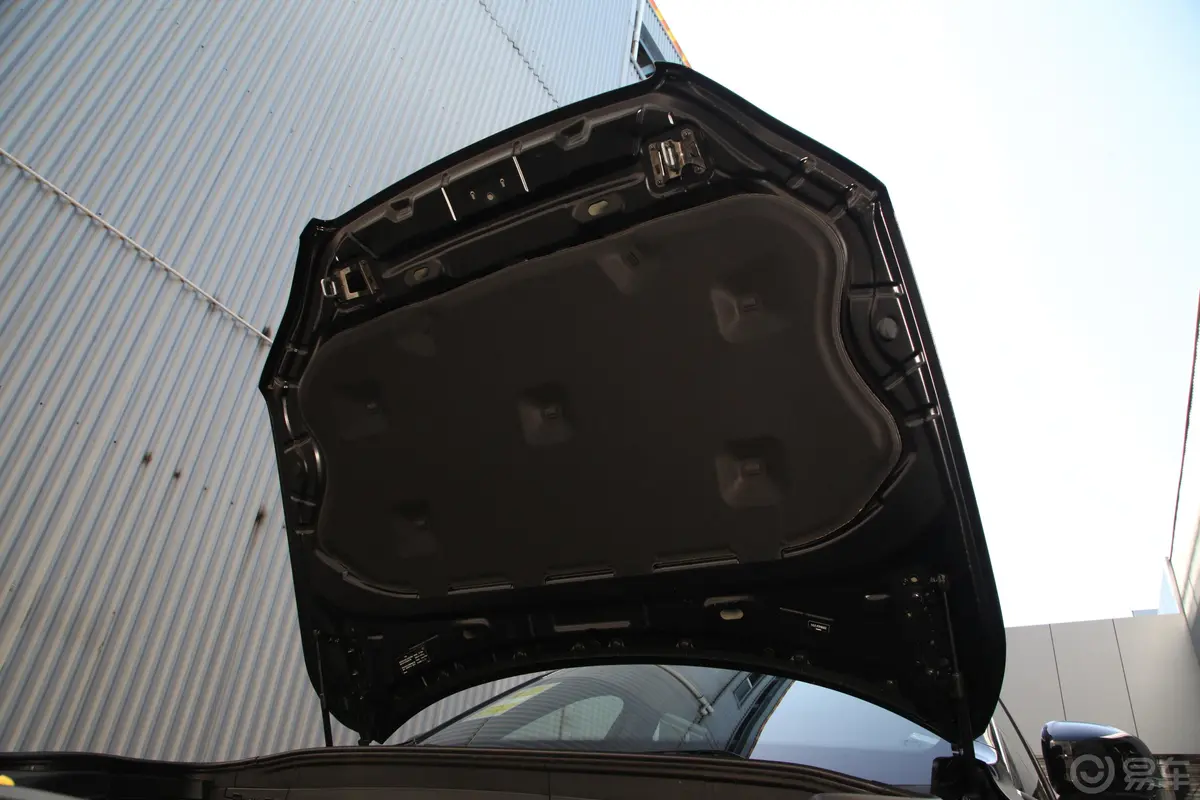 沃尔沃XC90B5 智行豪华版 7座发动机舱盖内侧