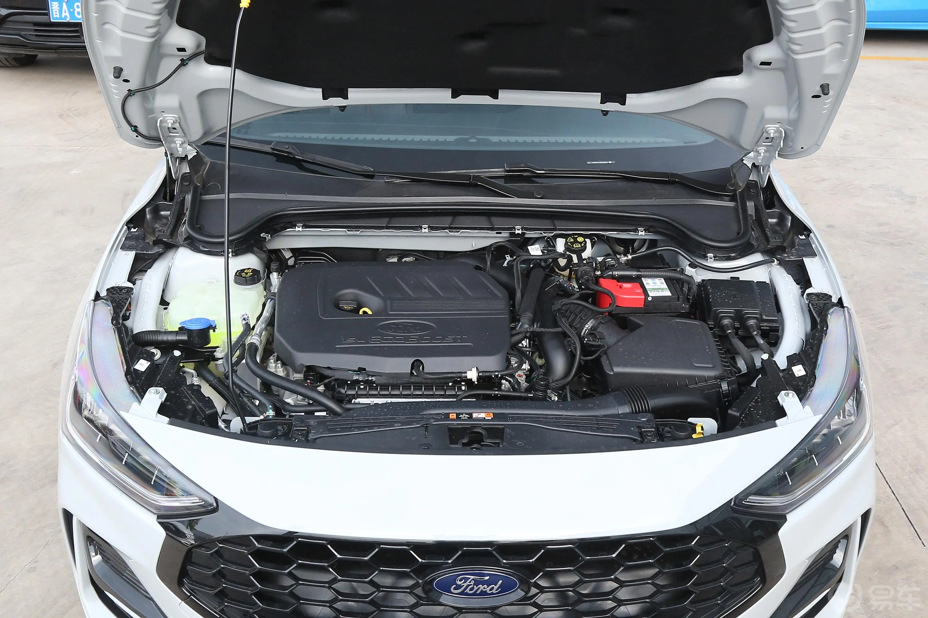 福克斯三厢 EcoBoost 180 ST-Line发动机舱整体