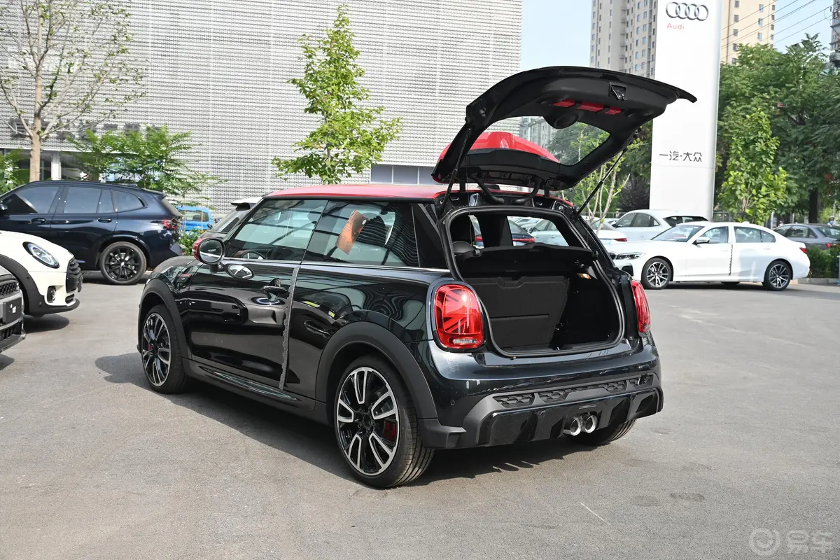 MINI JCW2.0T JOHN COOPER WORKS ALL-IN空间