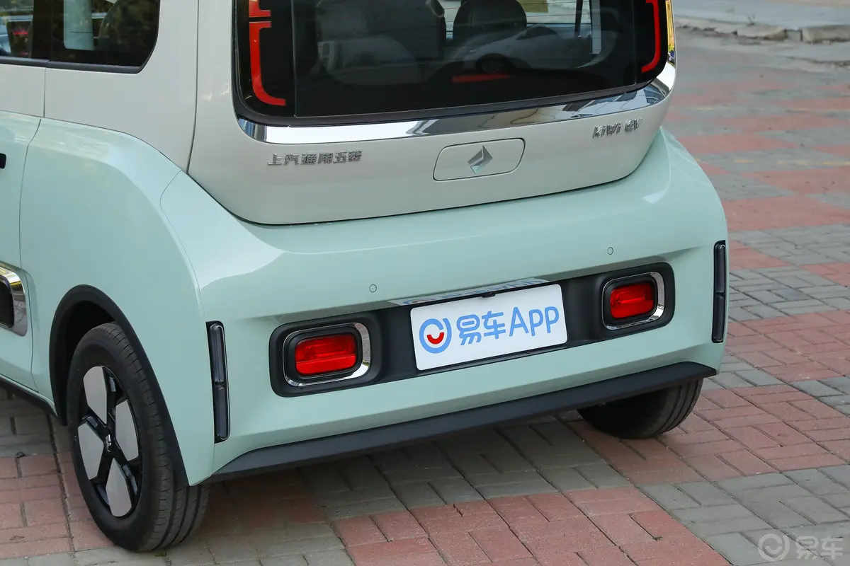 宝骏KiWi EV305km 智奢版 三元锂车后雷达