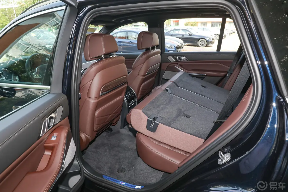 宝马X5改款 xDrive40Li M运动套装后排空间