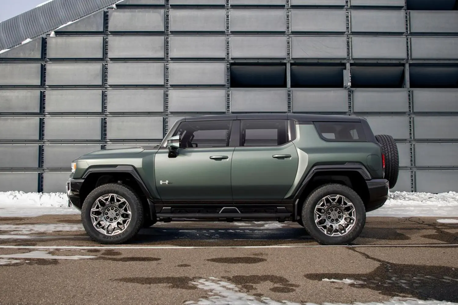 HUMMER EV SUV