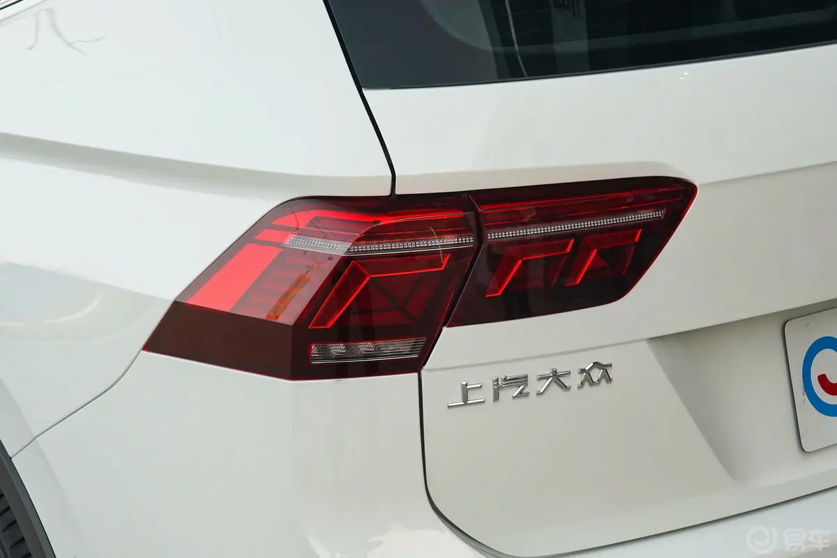 途观L 插电混动430PHEV 旗舰版尾灯侧45度俯拍