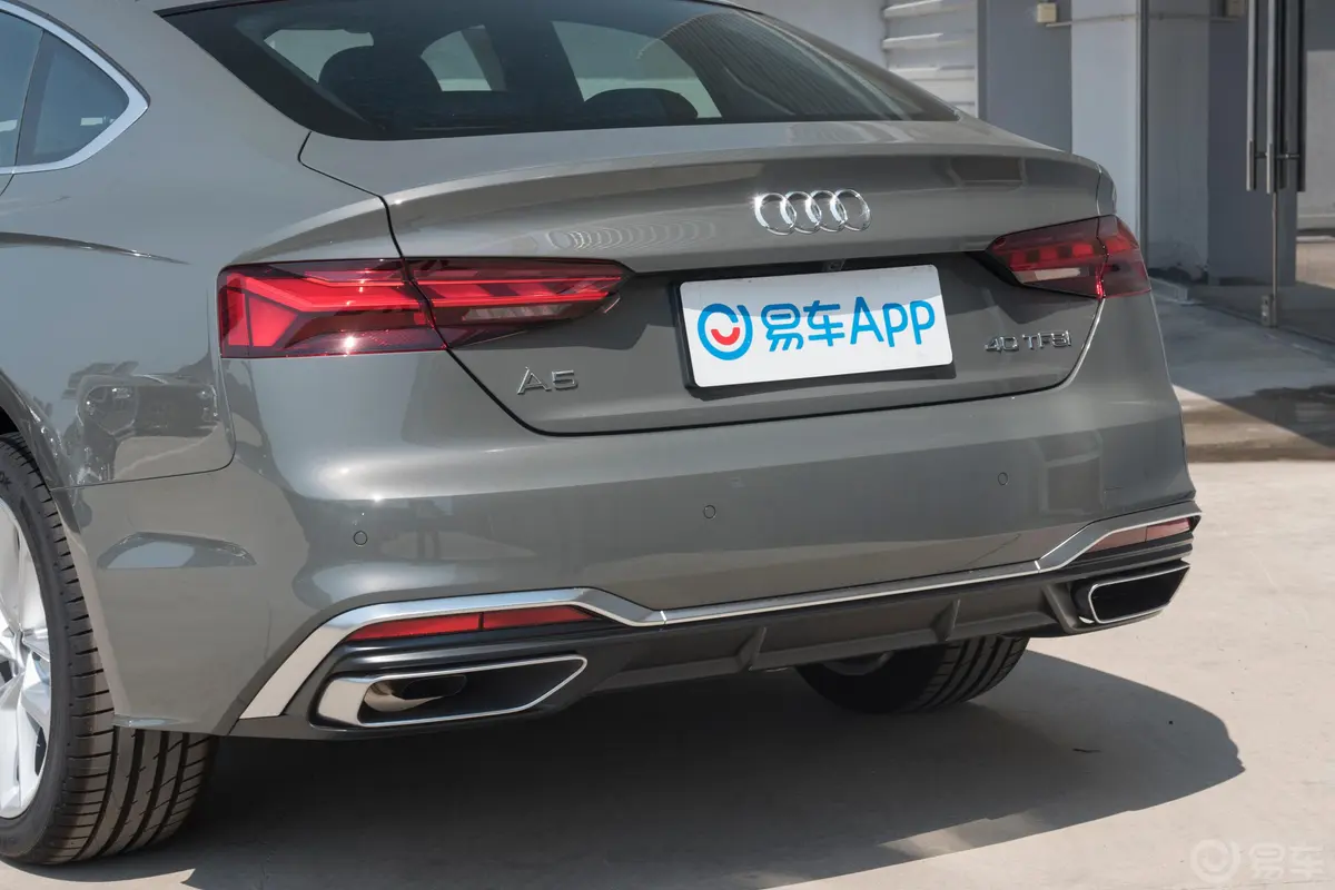 奥迪A5Sportback 40 TFSI 时尚动感型车后雷达