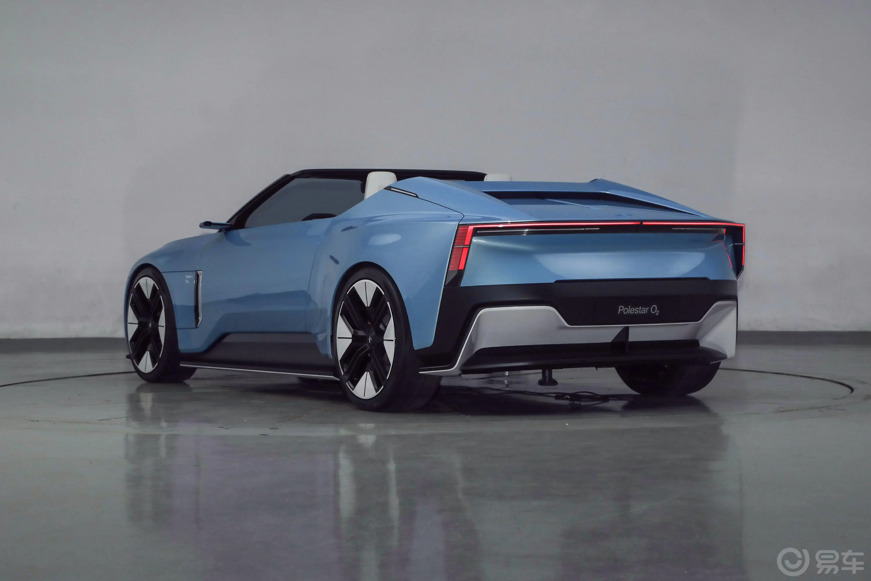 Polestar 6LA Concept edition侧后45度车头向左水平