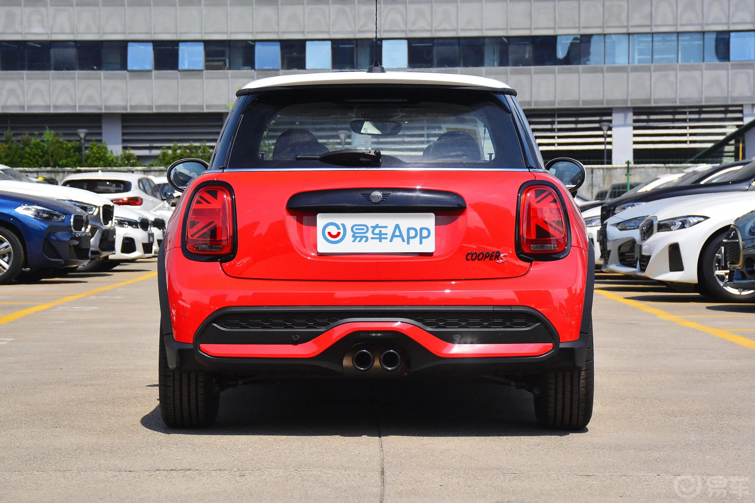 MINI2.0T COOPER S 艺术家正后水平