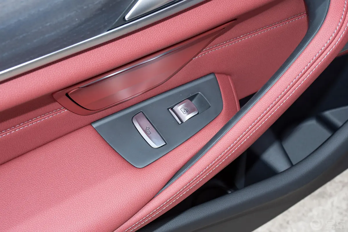 宝马5系改款三 530Li 尊享型 M运动套装后车窗调节