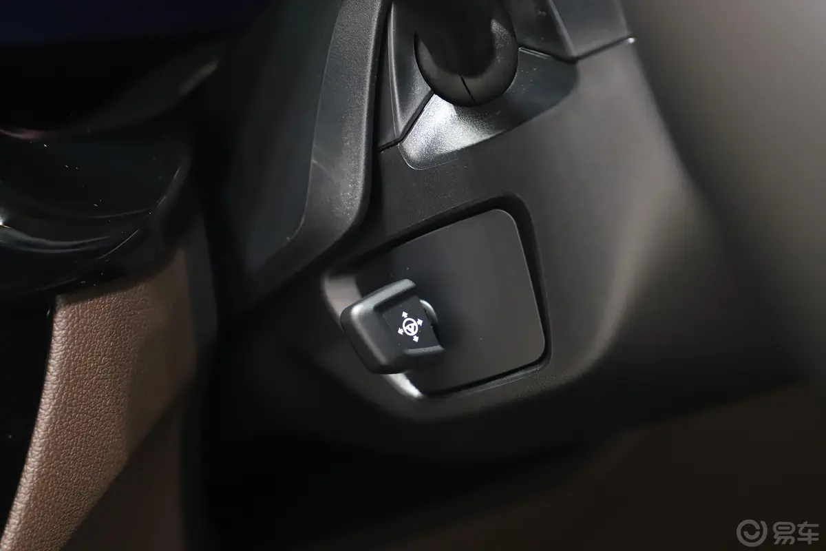 宝马5系改款二 525Li 豪华套装方向盘调节