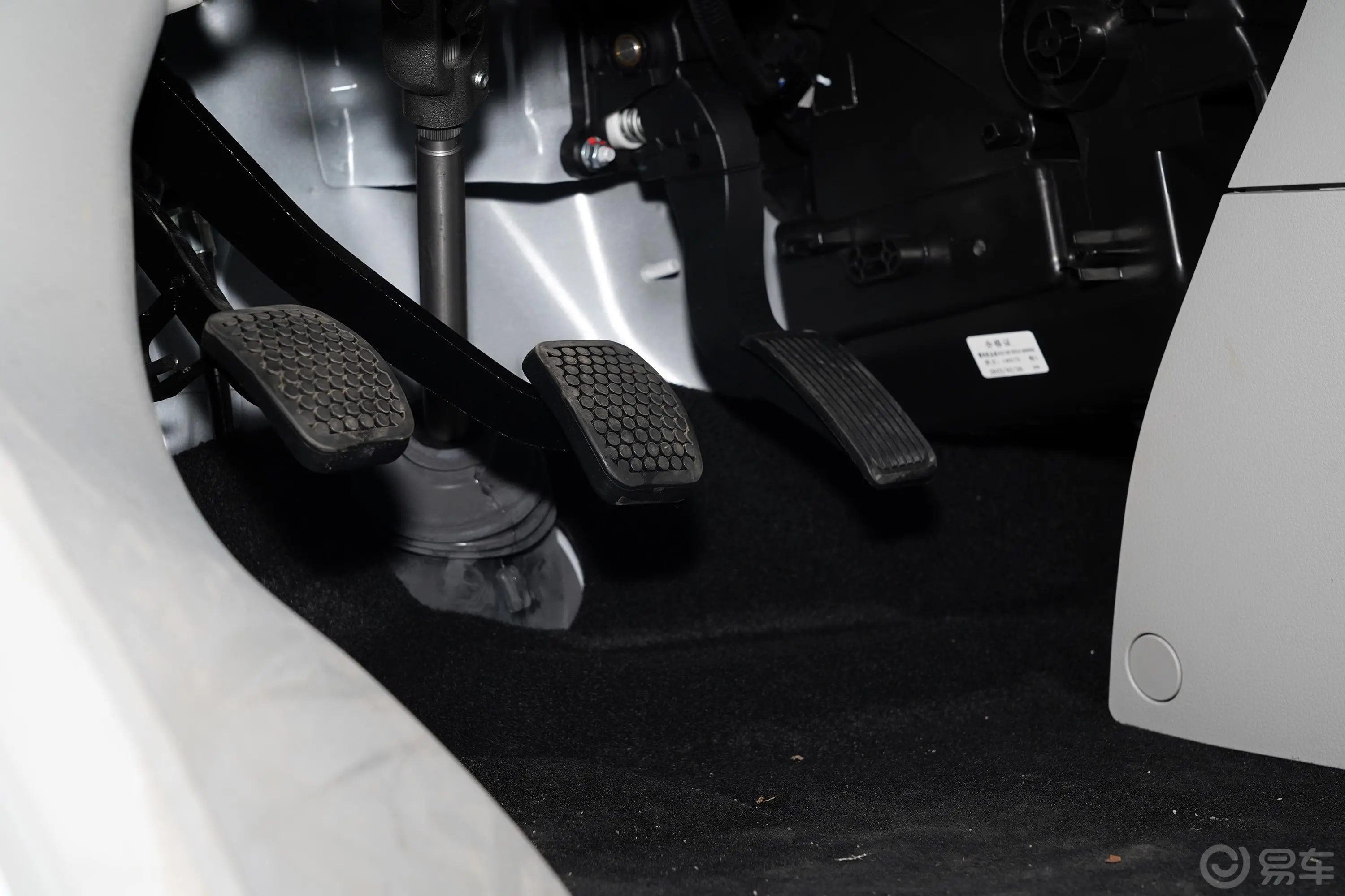金杯新海狮X30L厢货 1.5L 超享无空调版 2/5座脚踏板