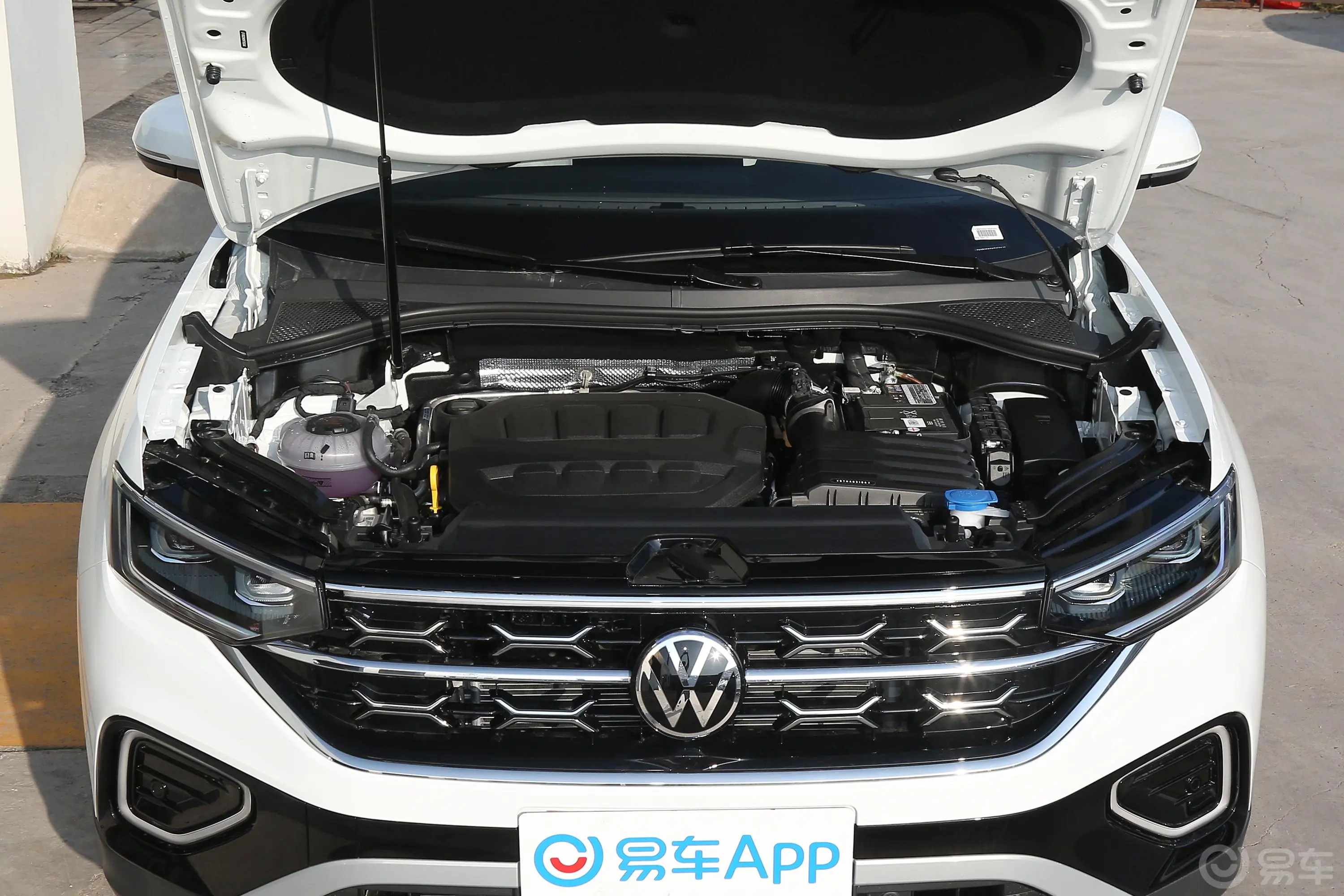 探岳330TSI 两驱豪华Plus进阶版发动机舱整体