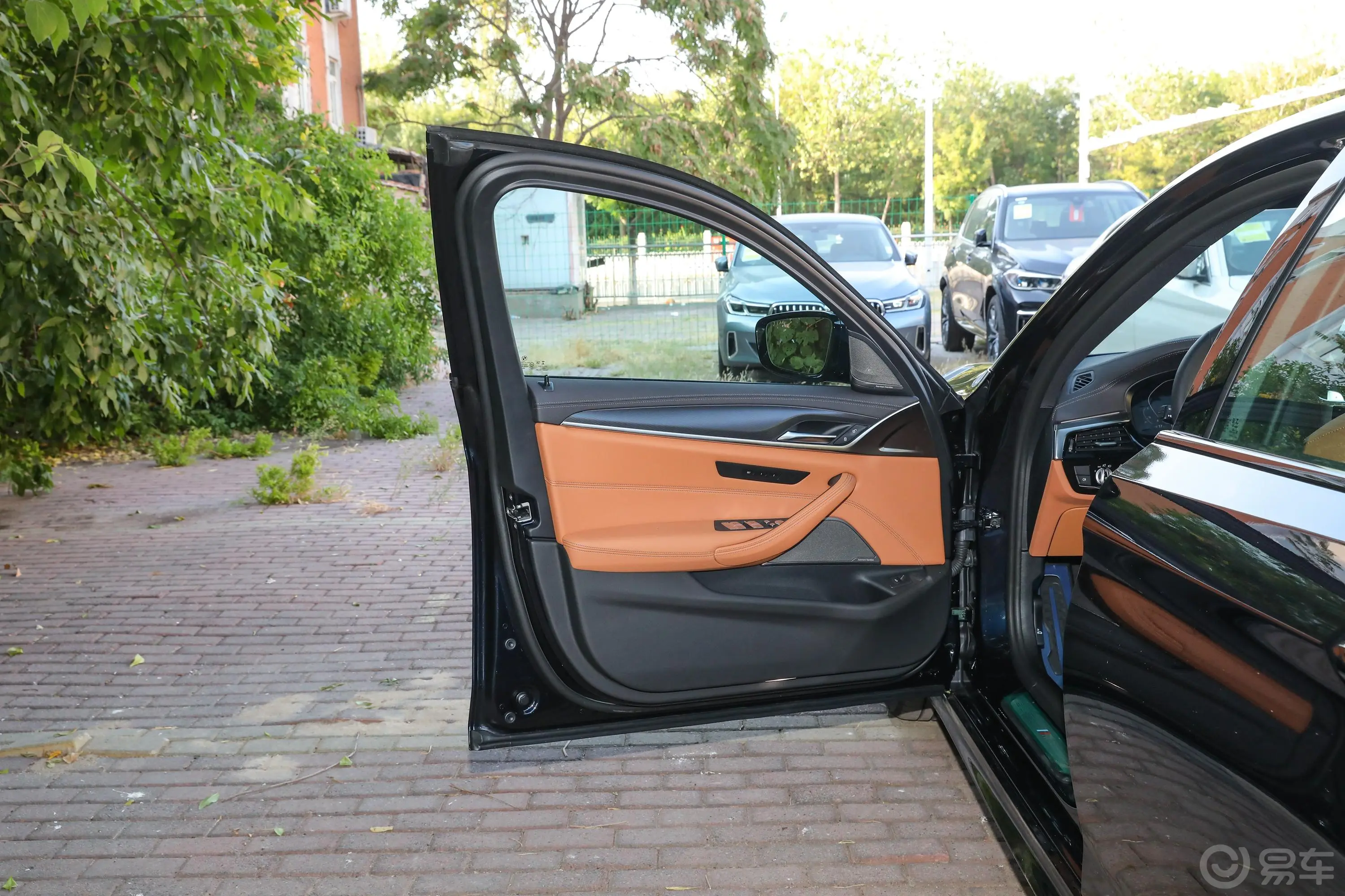 宝马5系(进口)改款二 530i M运动套装驾驶员侧前车门